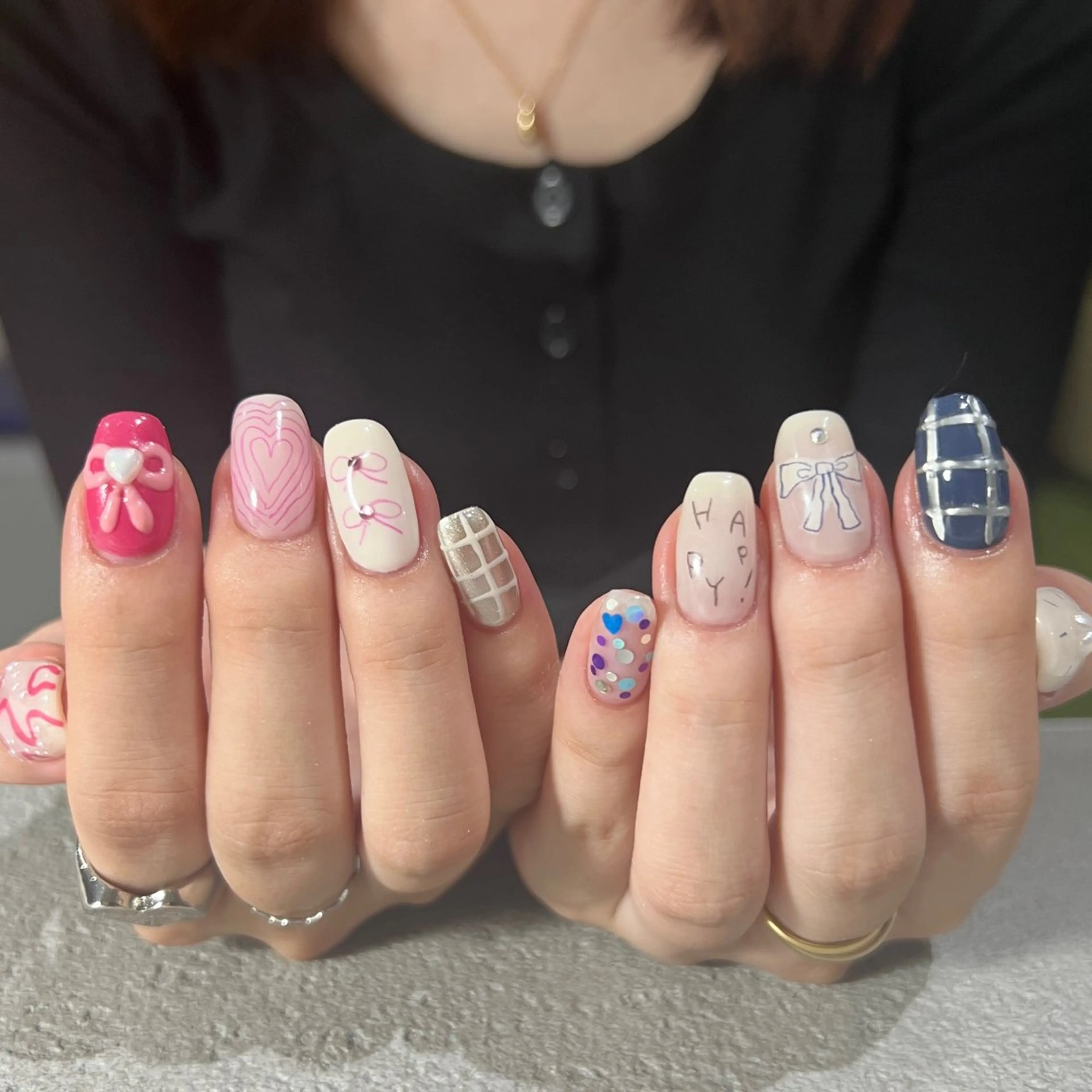 ネイル ガーリー リボン ロイ ネイルのネイルデザイン