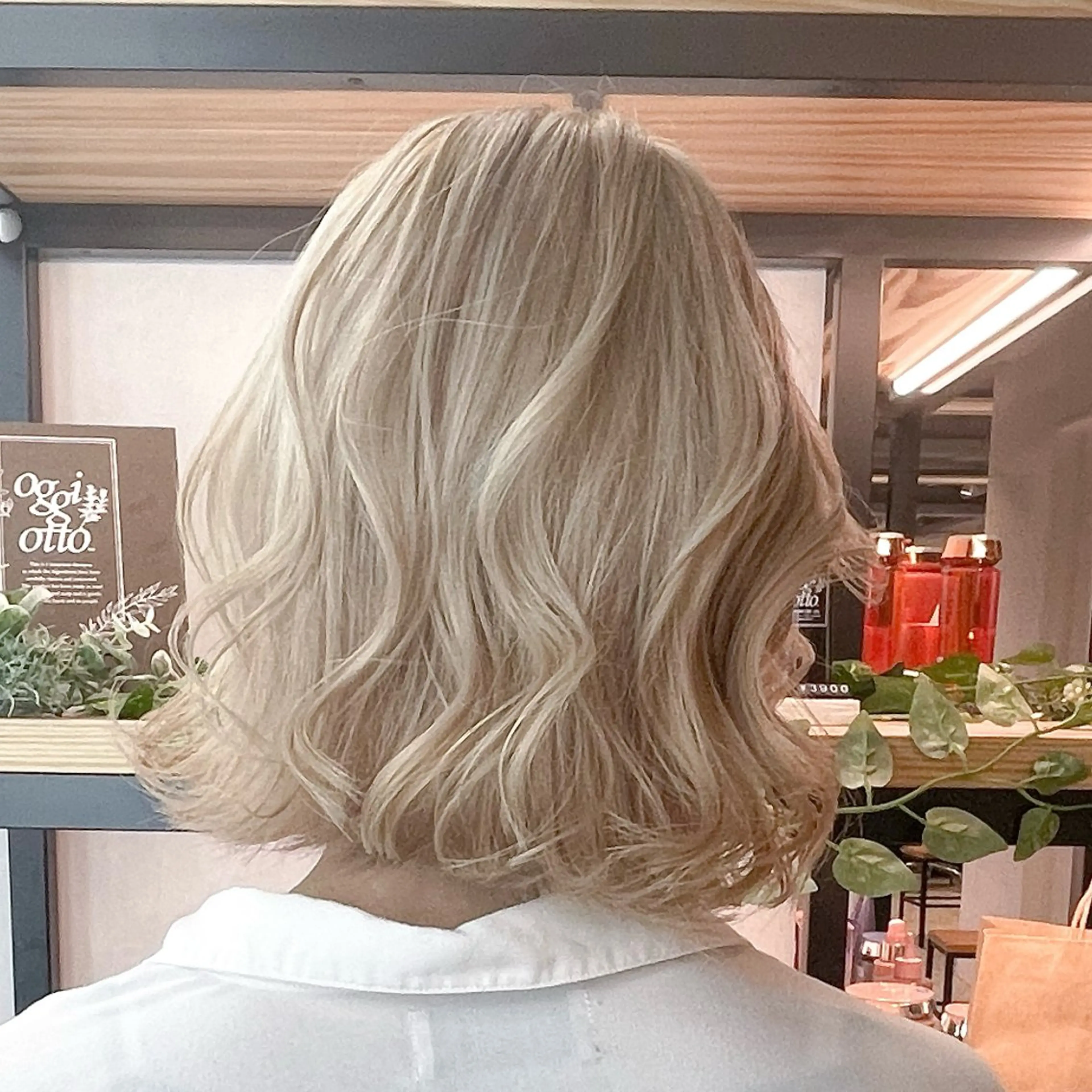 ショート カラー カット ヘアカラー トリートメント ヘアセット 原宿🩵ハイトーン 🍓ྀིまいか🩵のヘアスタイル