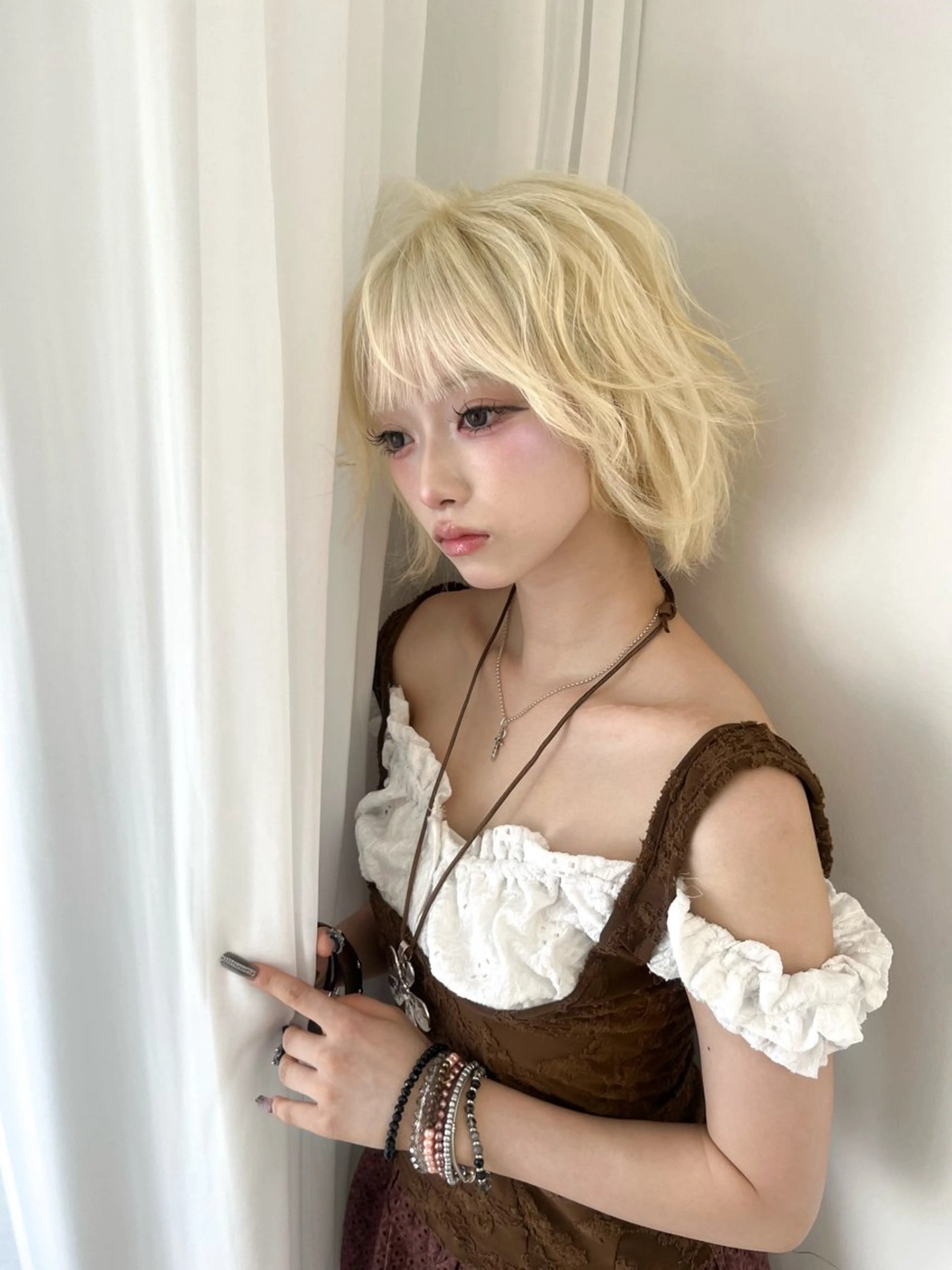 ショート カラー ベージュカラー ブリーチ ブロンド ケアブリーチ ホワイトブロンド 透明感カラー🩵🩵 韓国ヘアkanatoのヘアスタイル