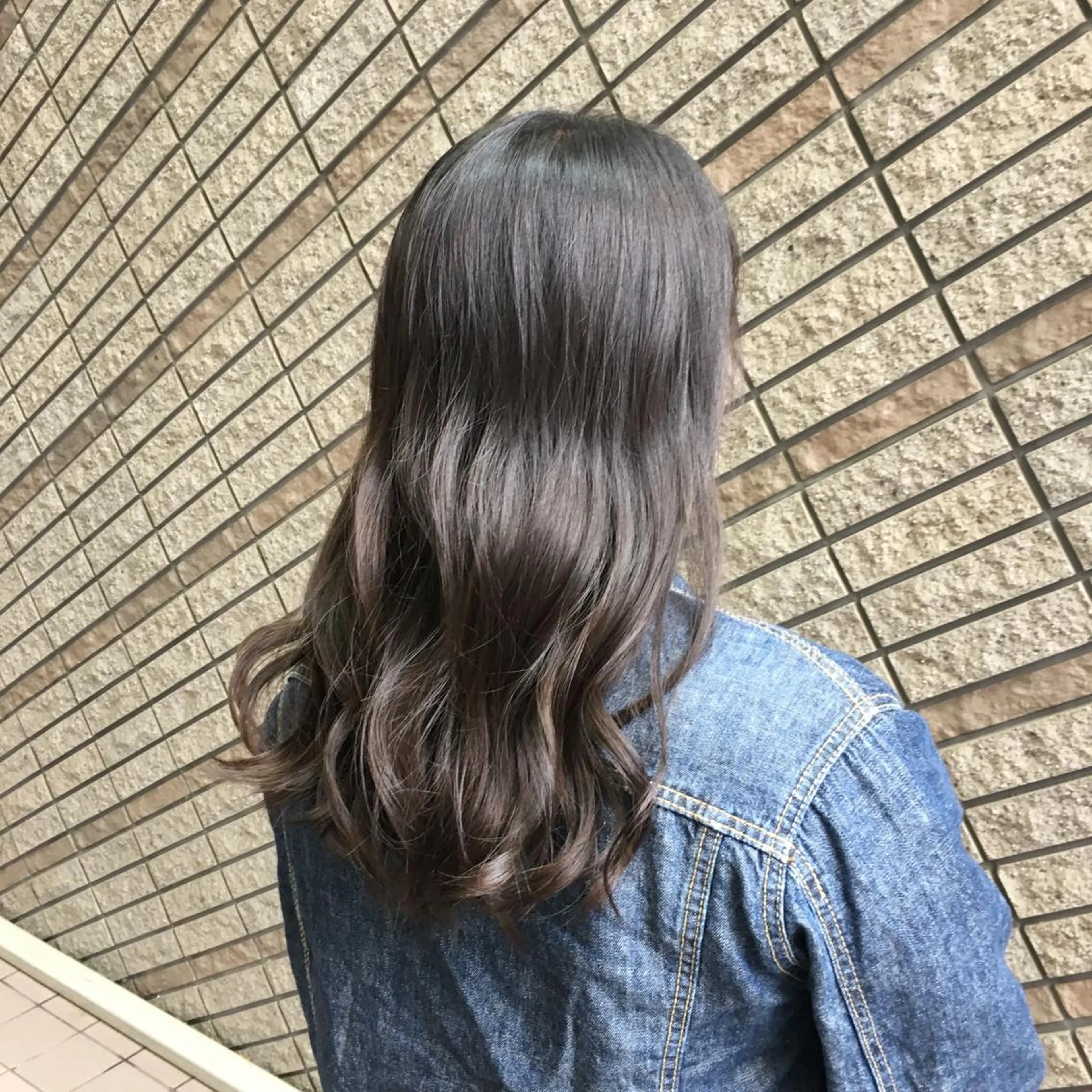 カラー ダークグレー ダークグレージュ グレージュ イルミナカラー 外国人風カラー カット ヘアカラー トリートメント N° jillva ♦️川端裕司♦️のヘアスタイル