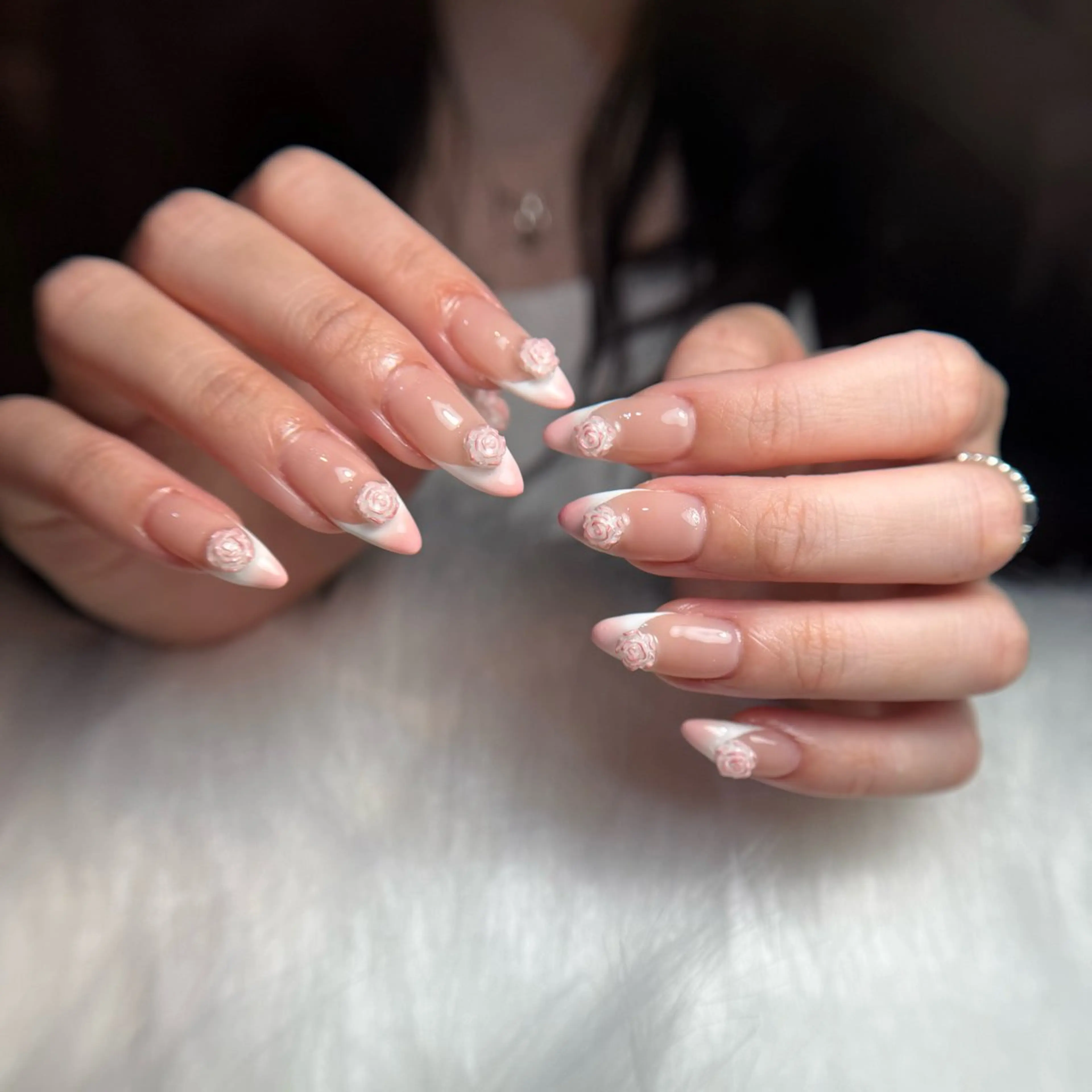 ネイル フレンチネイル グラデーション 韓国ネイル マグネットネイル シンプルネイル ハンドネイル CoMo Nail Studio所属・CoMo Nailのネイルデザイン