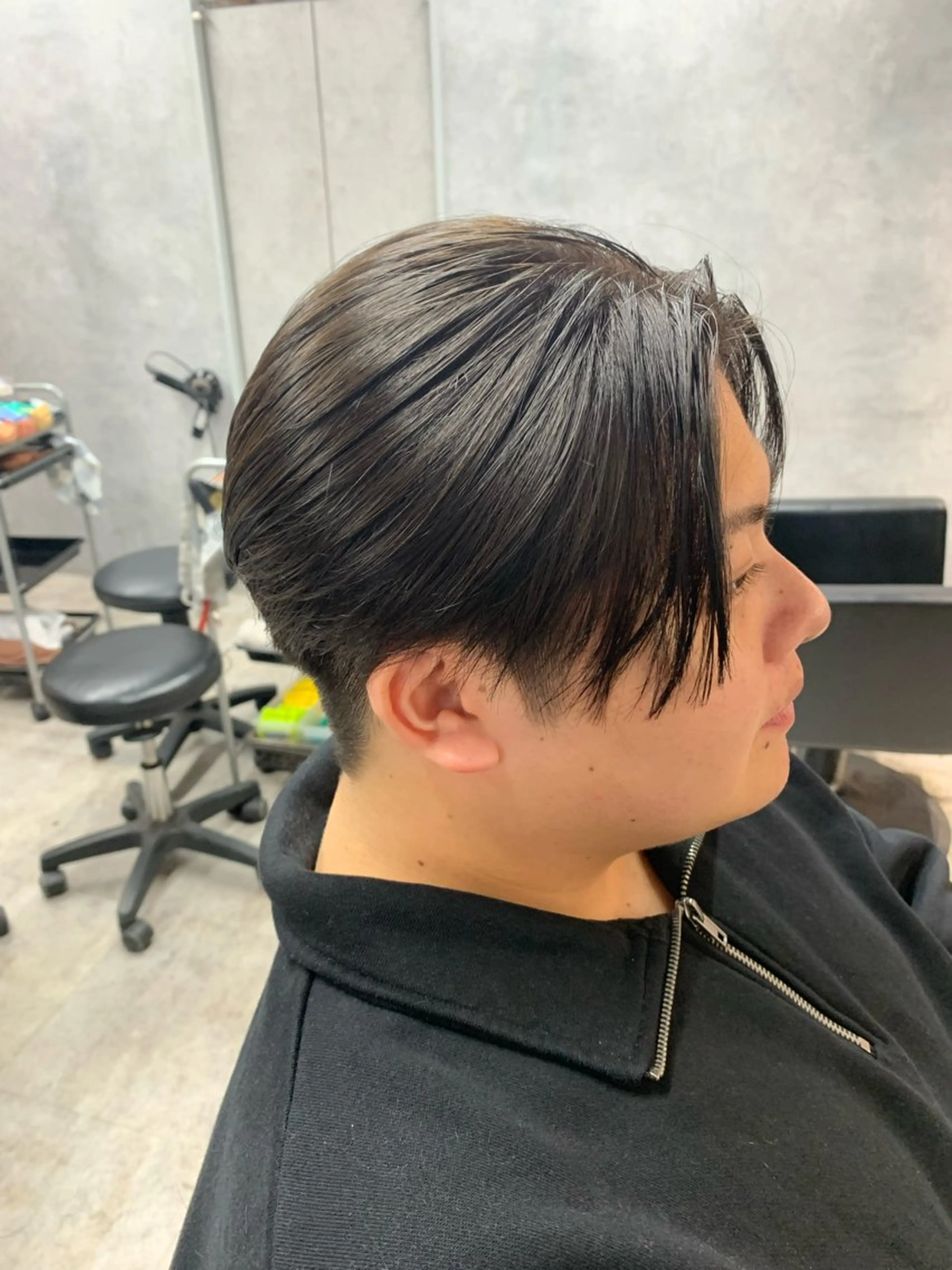 ミディアム カラー メンズ センターパート 刈り上げ センターパート/ メンズ特化/植田 柊のヘアスタイル