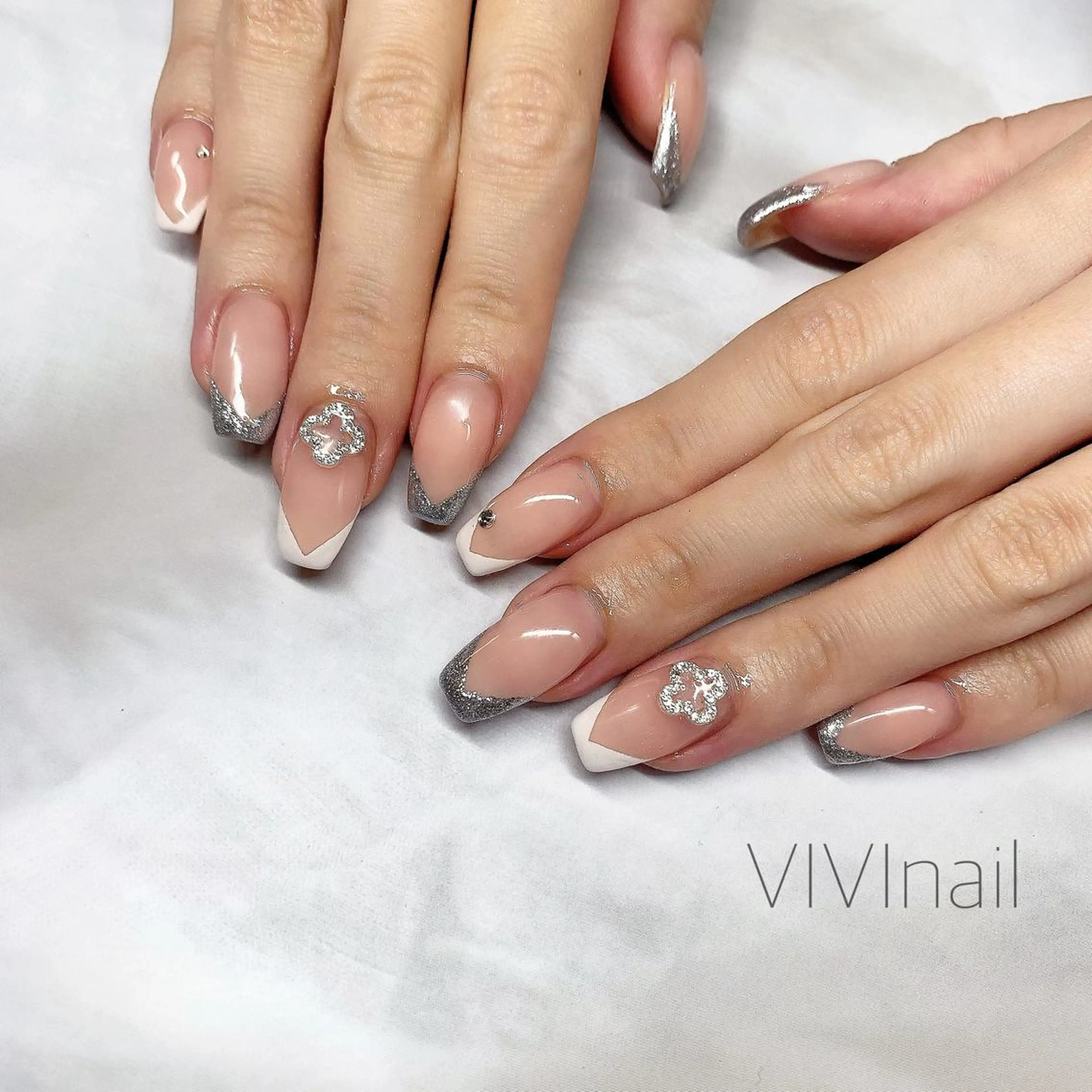 ネイル フレンチネイル ハンドネイル vivi nailのネイルデザイン