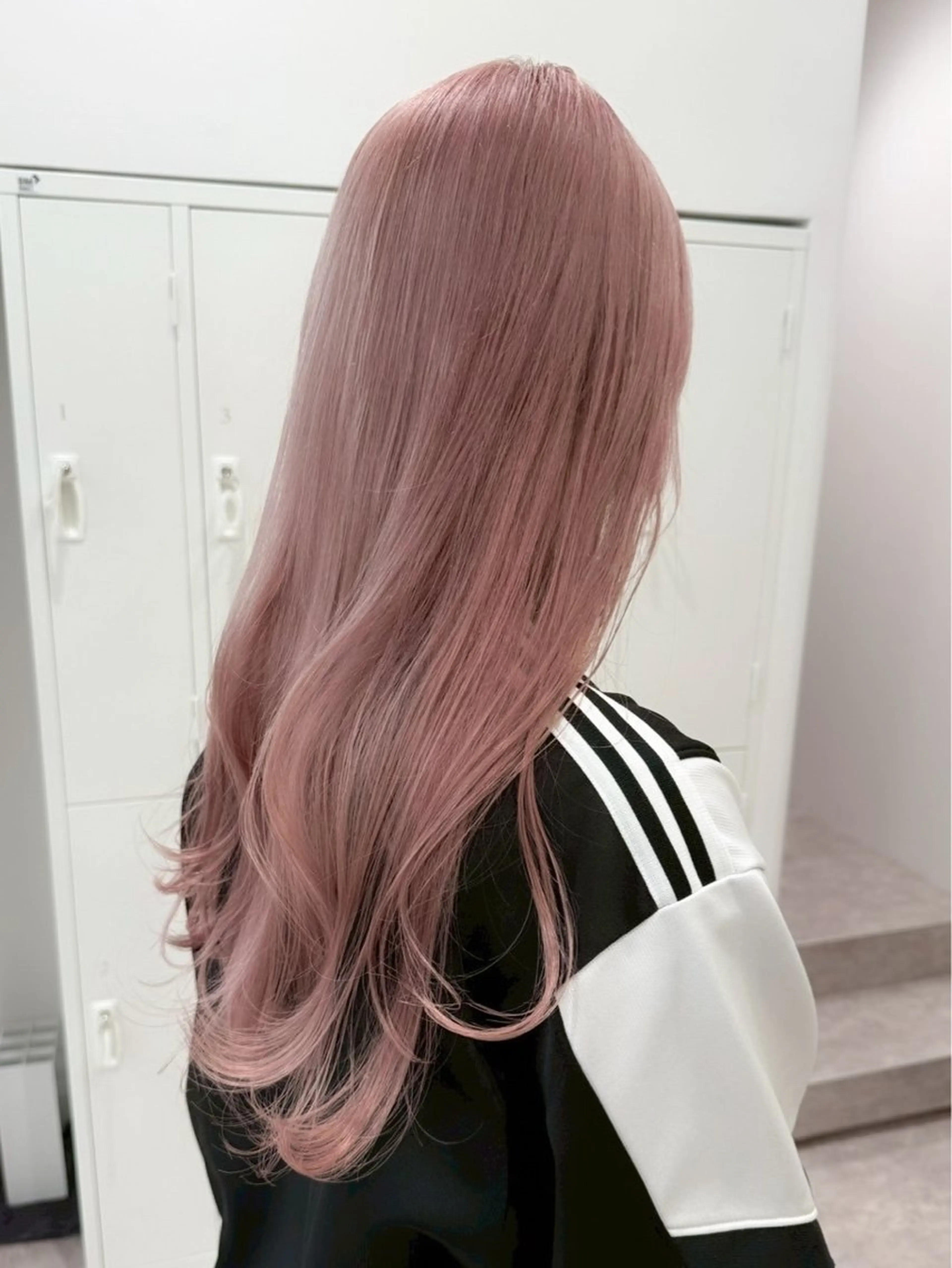 カラー 立川レイヤー ブリーチaoiのヘアスタイル
