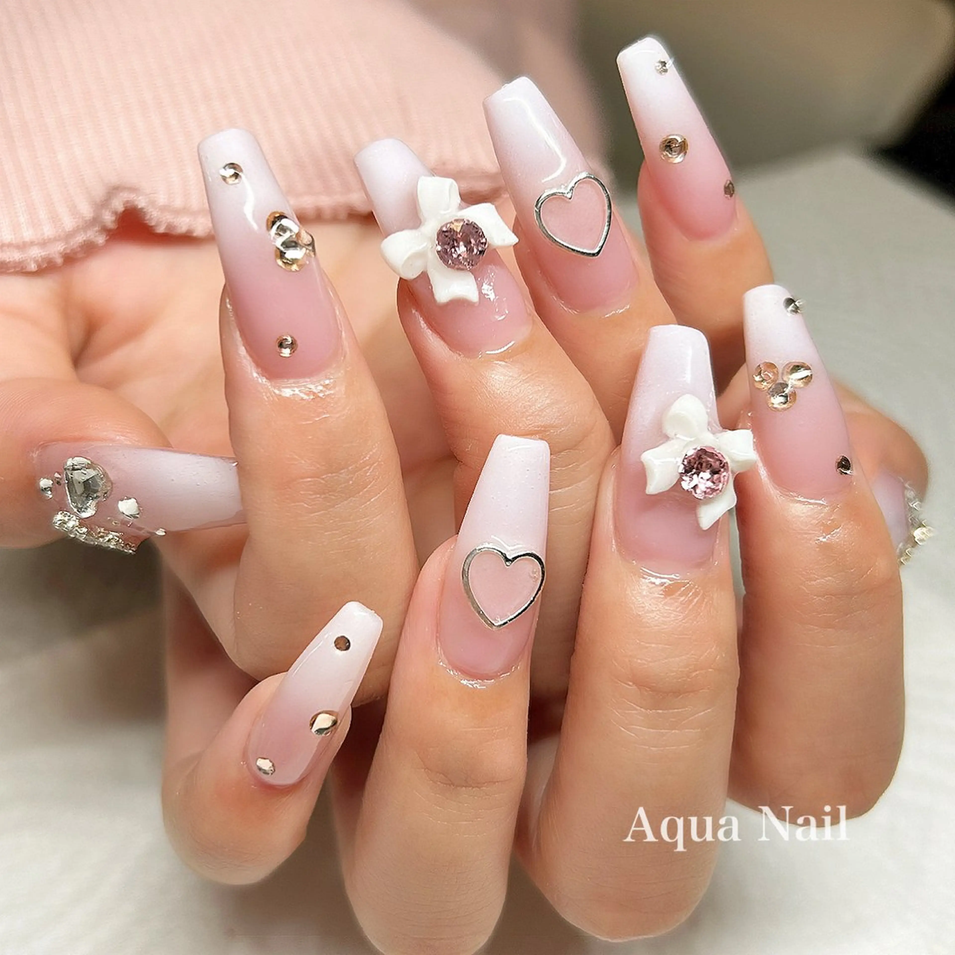 ネイル キラキラネイル 春ネイル ハンドネイル AQUA NAIL所属・AQUA NAILのネイルデザイン