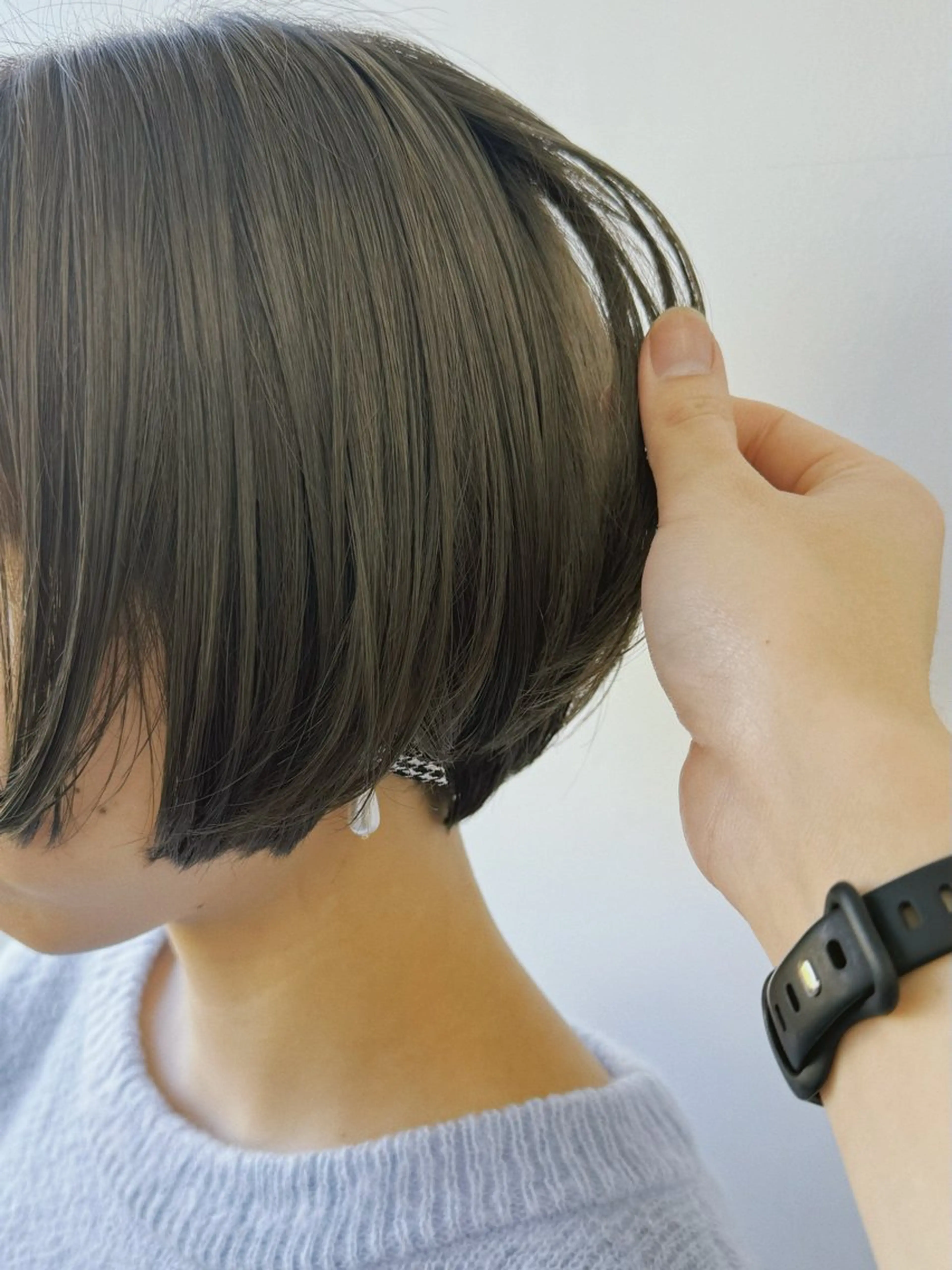 ショート カラー 切りっぱなしボブ ワンレンボブ ショートボブ ブリーチ グレージュ カット ヘアカラー Terve. 杉山 将悟のヘアスタイル
