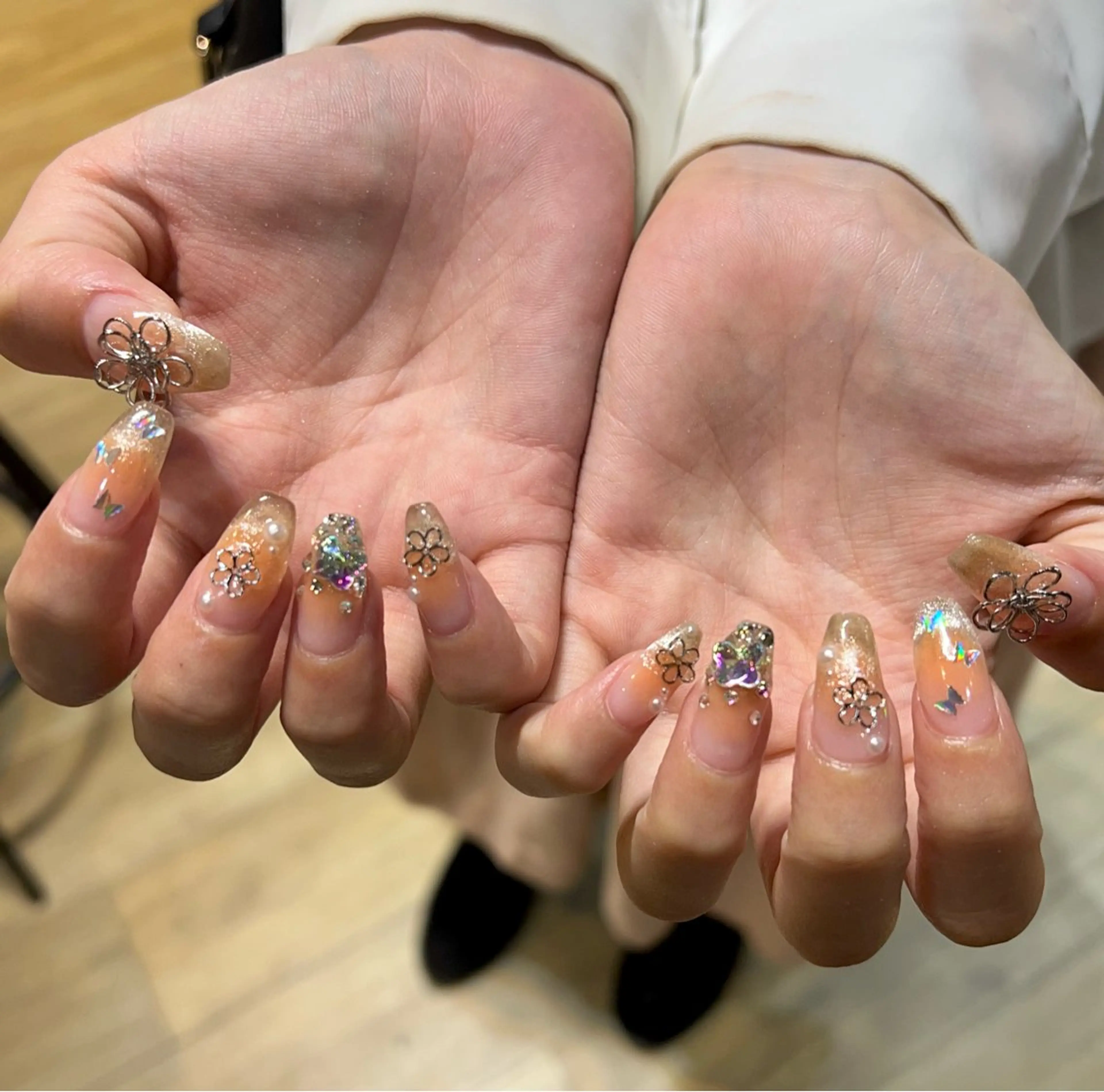 ネイル チークネイル キラキラネイル マグネットネイル 持ち込み オレンジ いちじゅう あおいのネイルデザイン