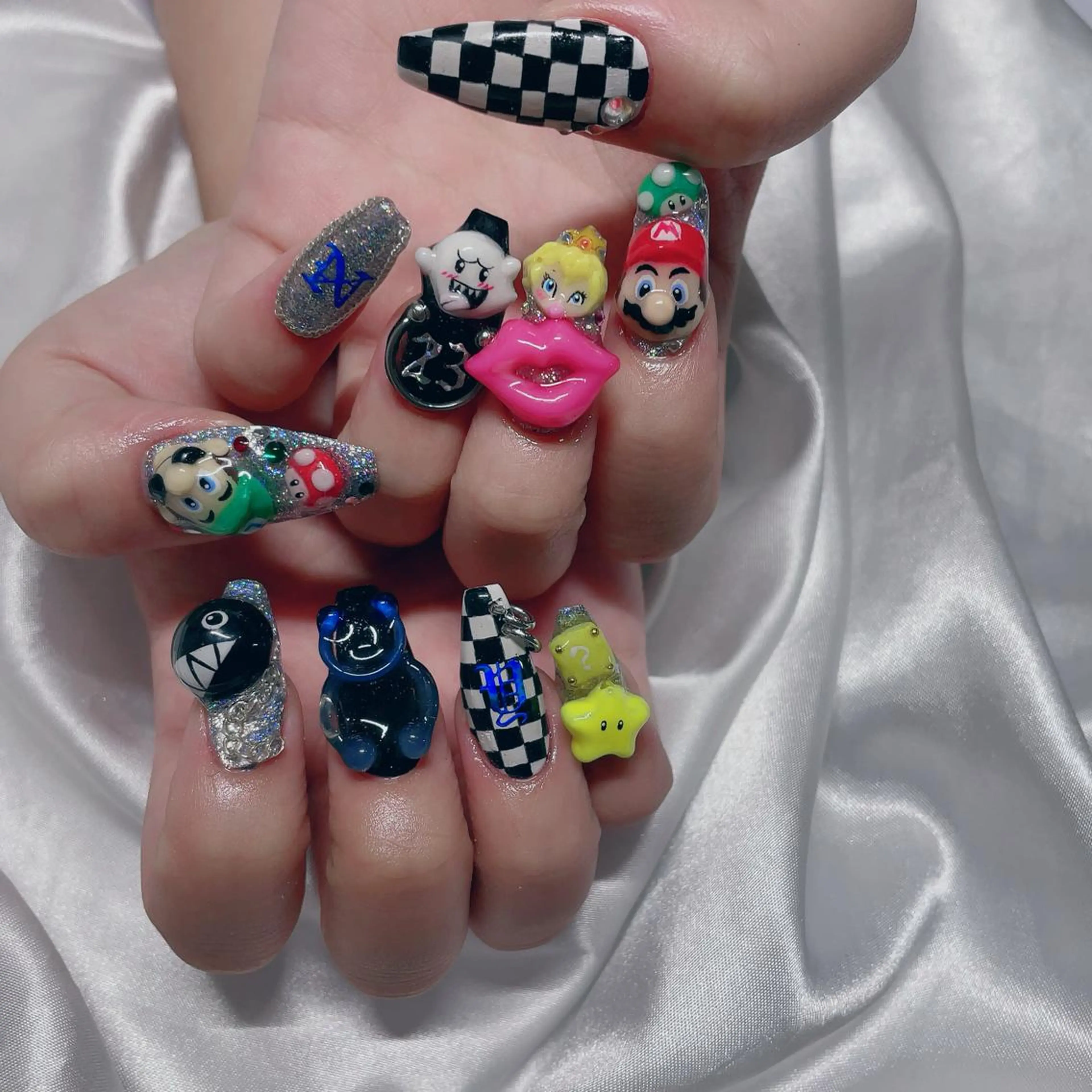 ロング ネイル ハンドネイル ⛓Miyu ⛓のネイルデザイン