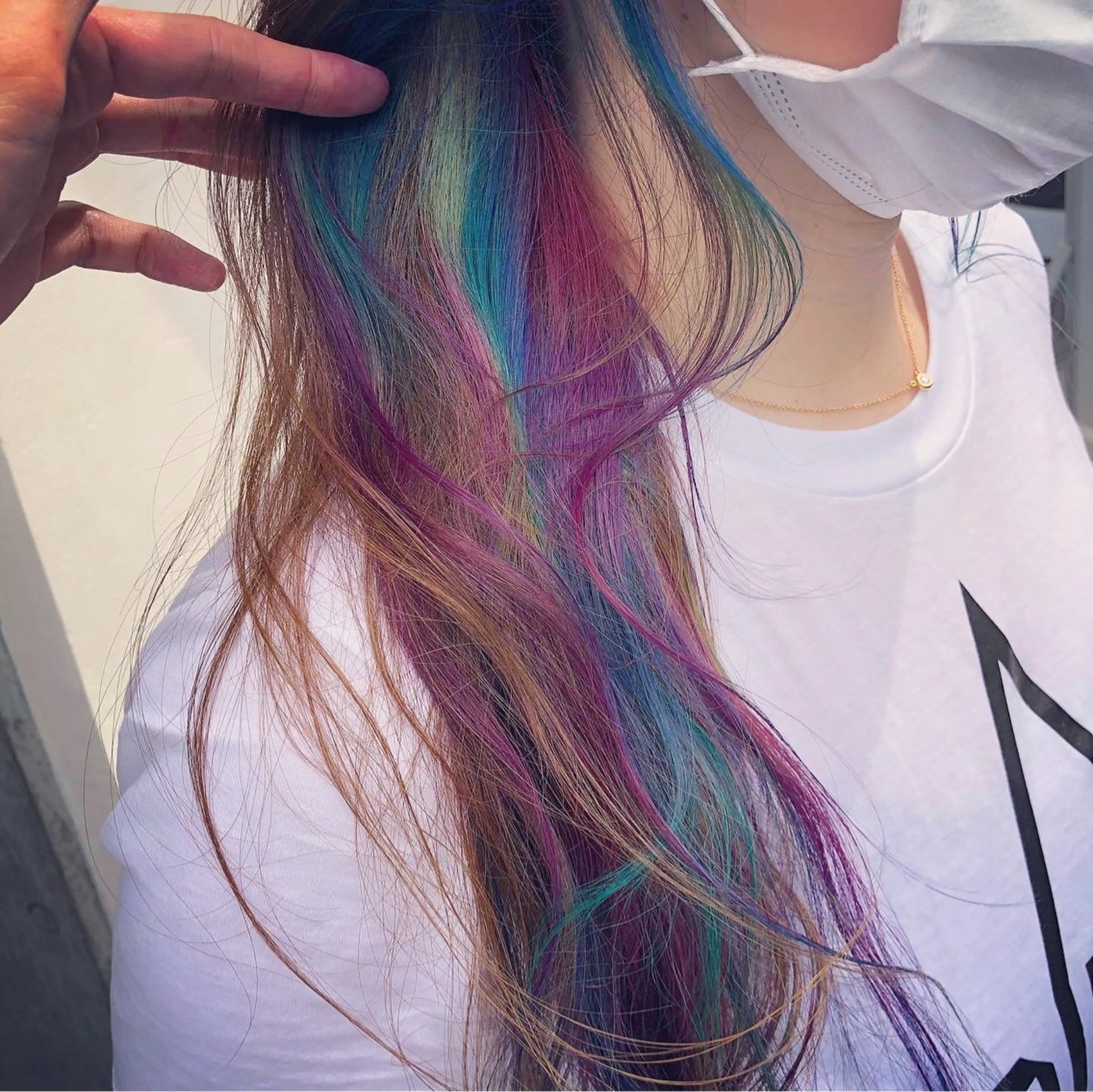 ロング カラー ブリーチ イヤリングカラー インナーカラー ユニコーンカラー カット ヘアカラー トリートメント 原宿サロン代表 デザインカラー伊藤卓のヘアスタイル
