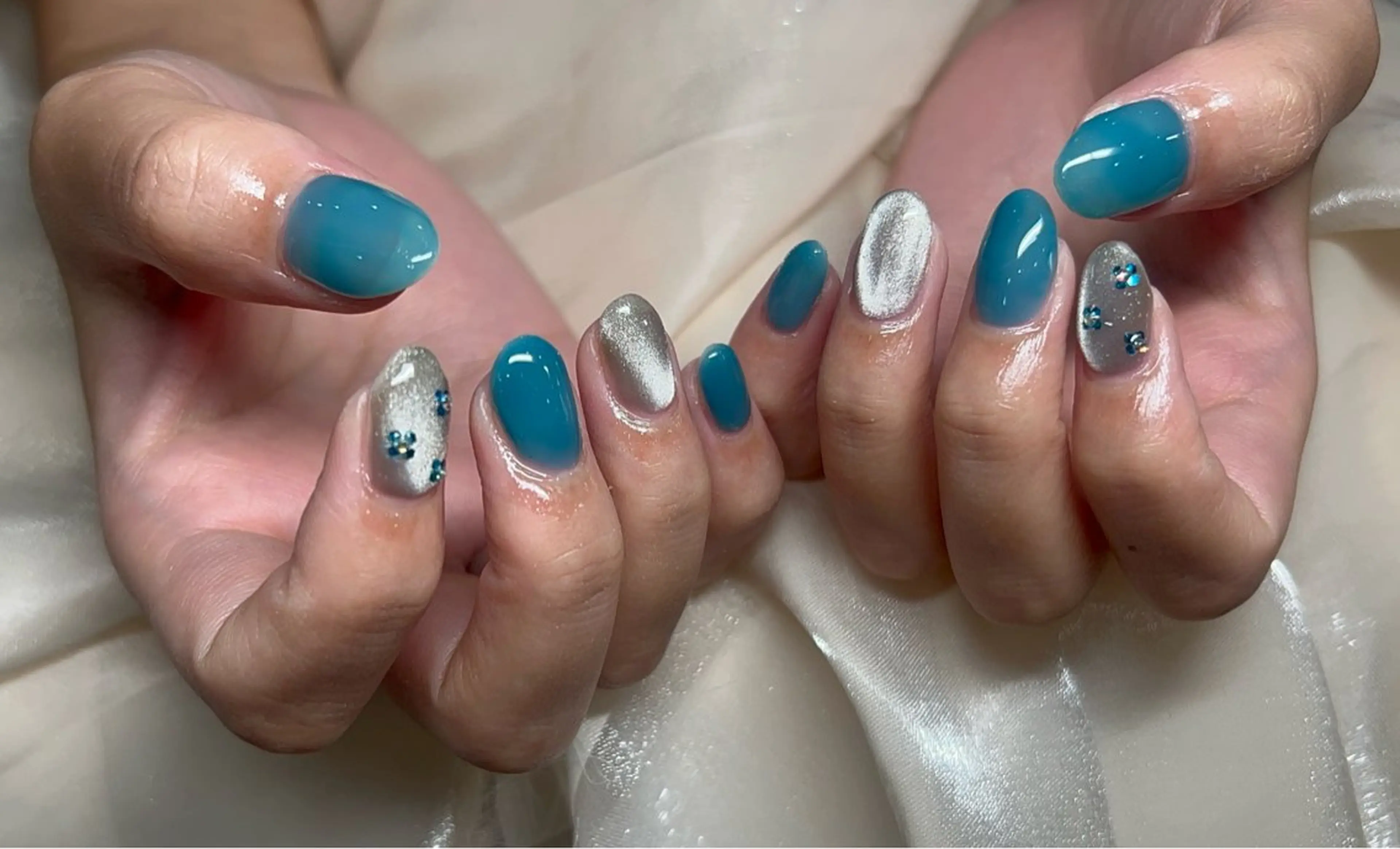 ネイル ハンドネイル nailsalon vi+新人LiLiのネイルデザイン