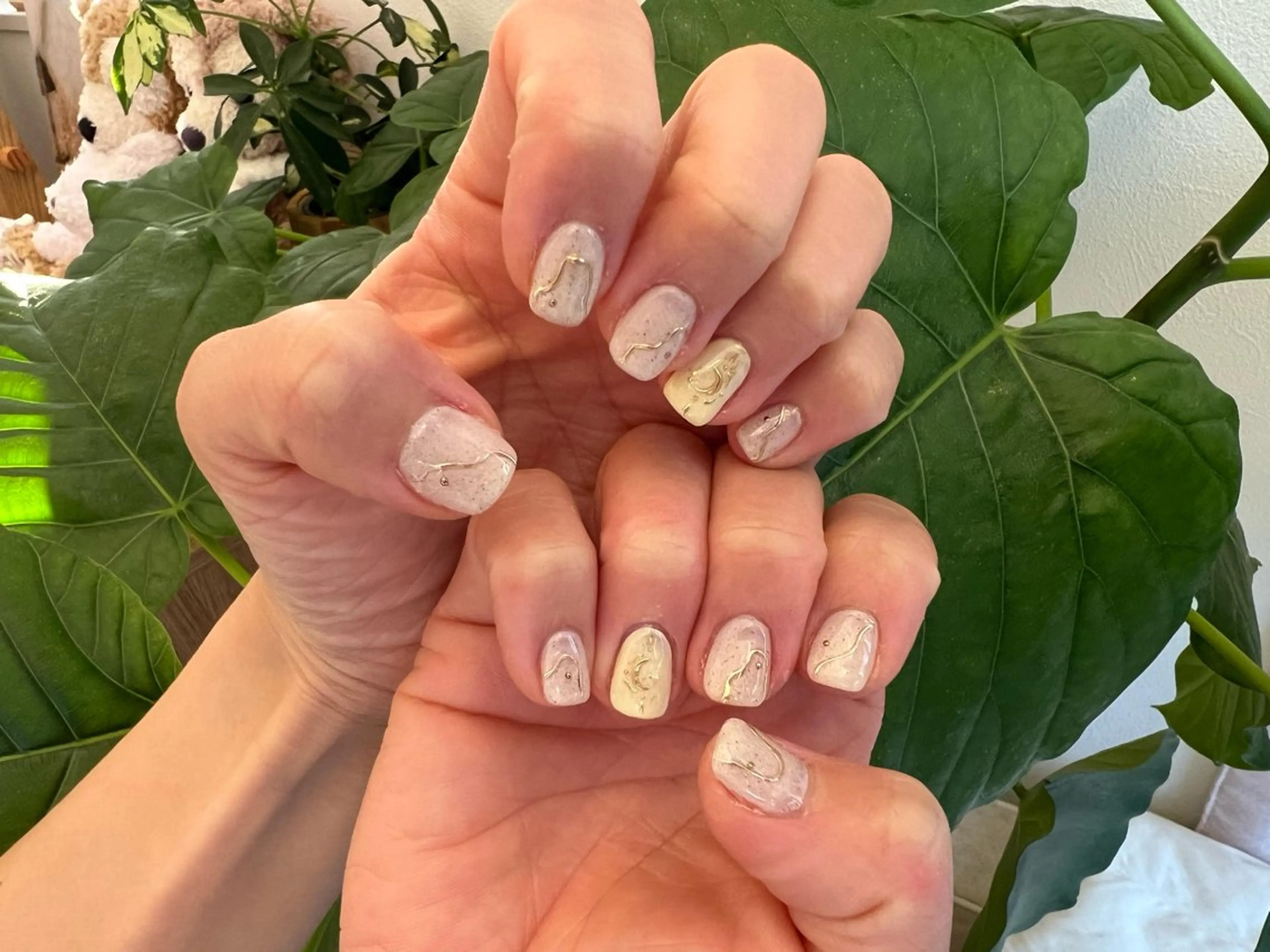ネイル アートネイル ジェルネイル ミラーネイル 持ち込み ニュアンスネイル flowers nailのネイルデザイン