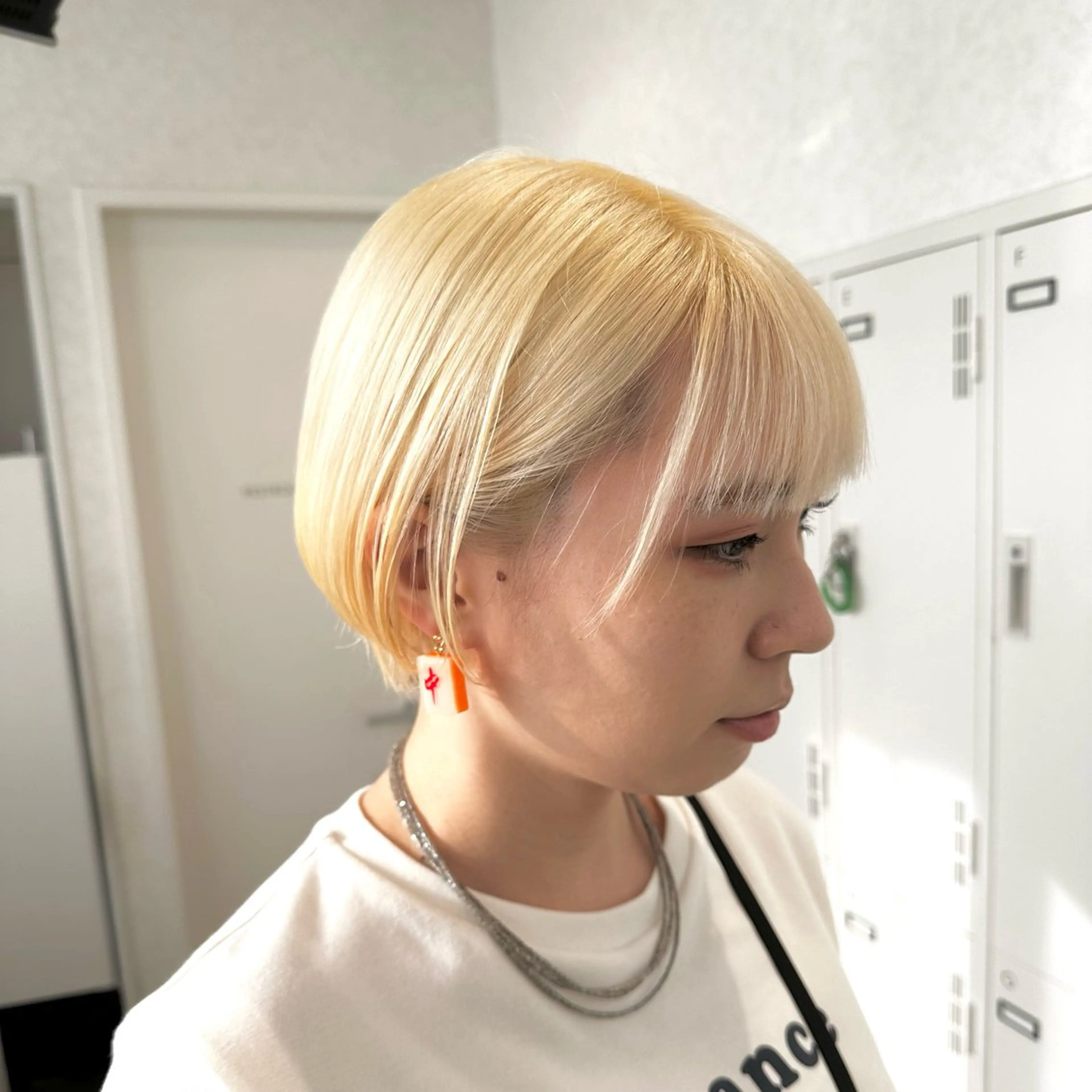 ショート カラー ベージュカラー ブリーチ 抜きっぱなしブロンド ブロンド ケアブリーチ ヘアカラー ミサキ￤ベージュ￤ ボブ￤カラーリストのヘアスタイル