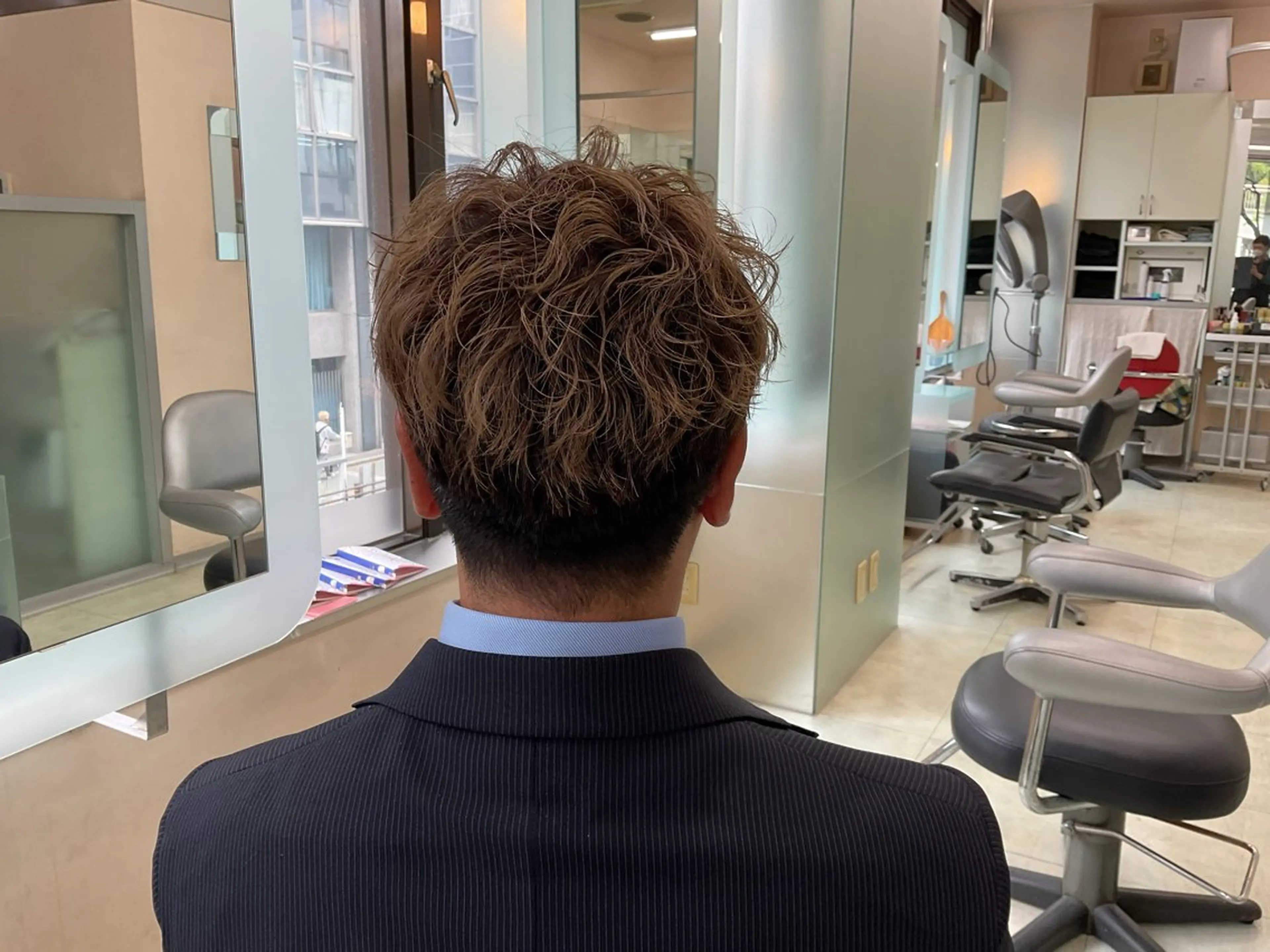 ショート パーマ メンズ メンズパーマ ツイストスパイラルパーマ スパイラルパーマ au美容室所属・au美容室 ヘアセット　カットのヘアスタイル
