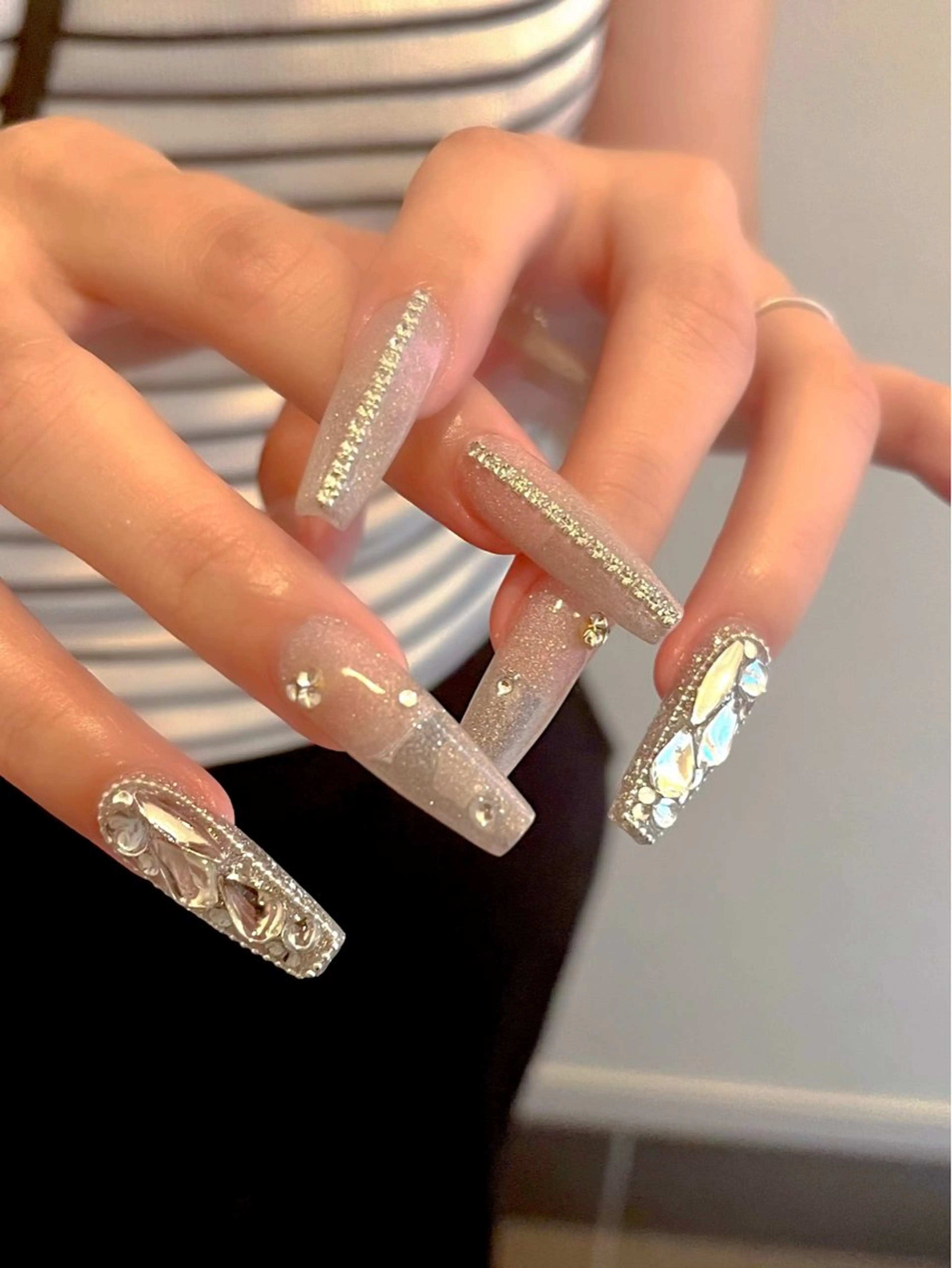 ネイル キラキラネイル ロングネイル マグネットネイル ワンカラーネイル スカルプネイル ハンドネイル nine.🦋 YUKOのネイルデザイン