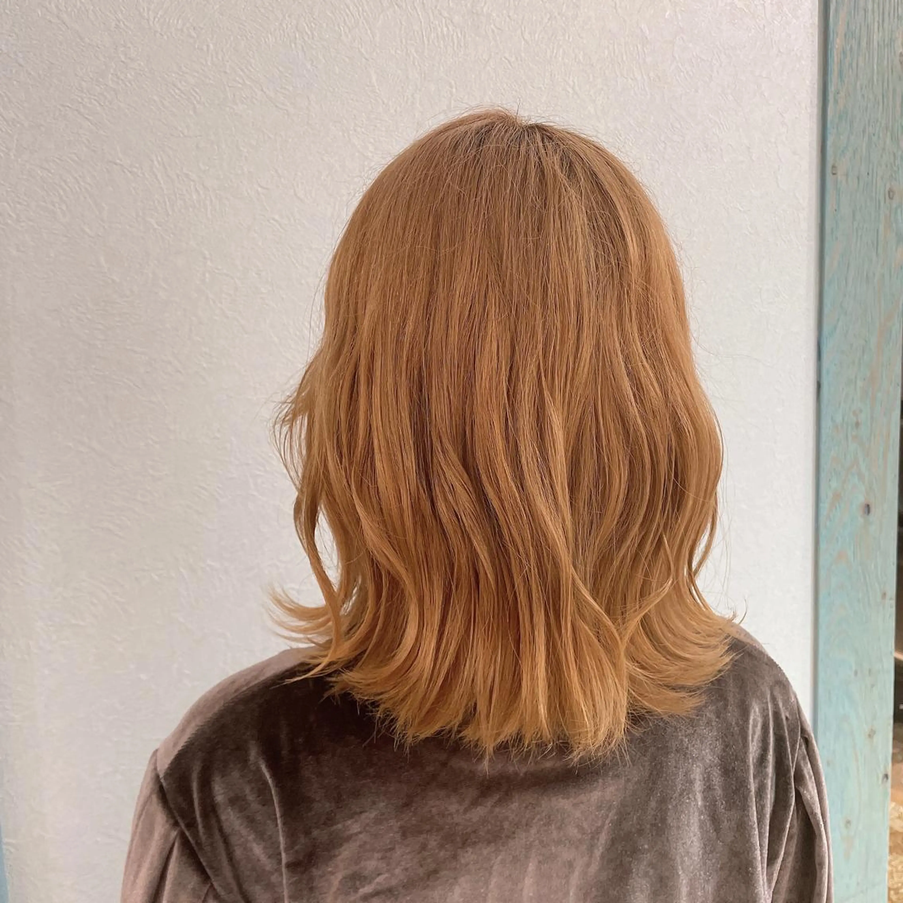 ミディアム カラー 栗原 瑠世のヘアスタイル