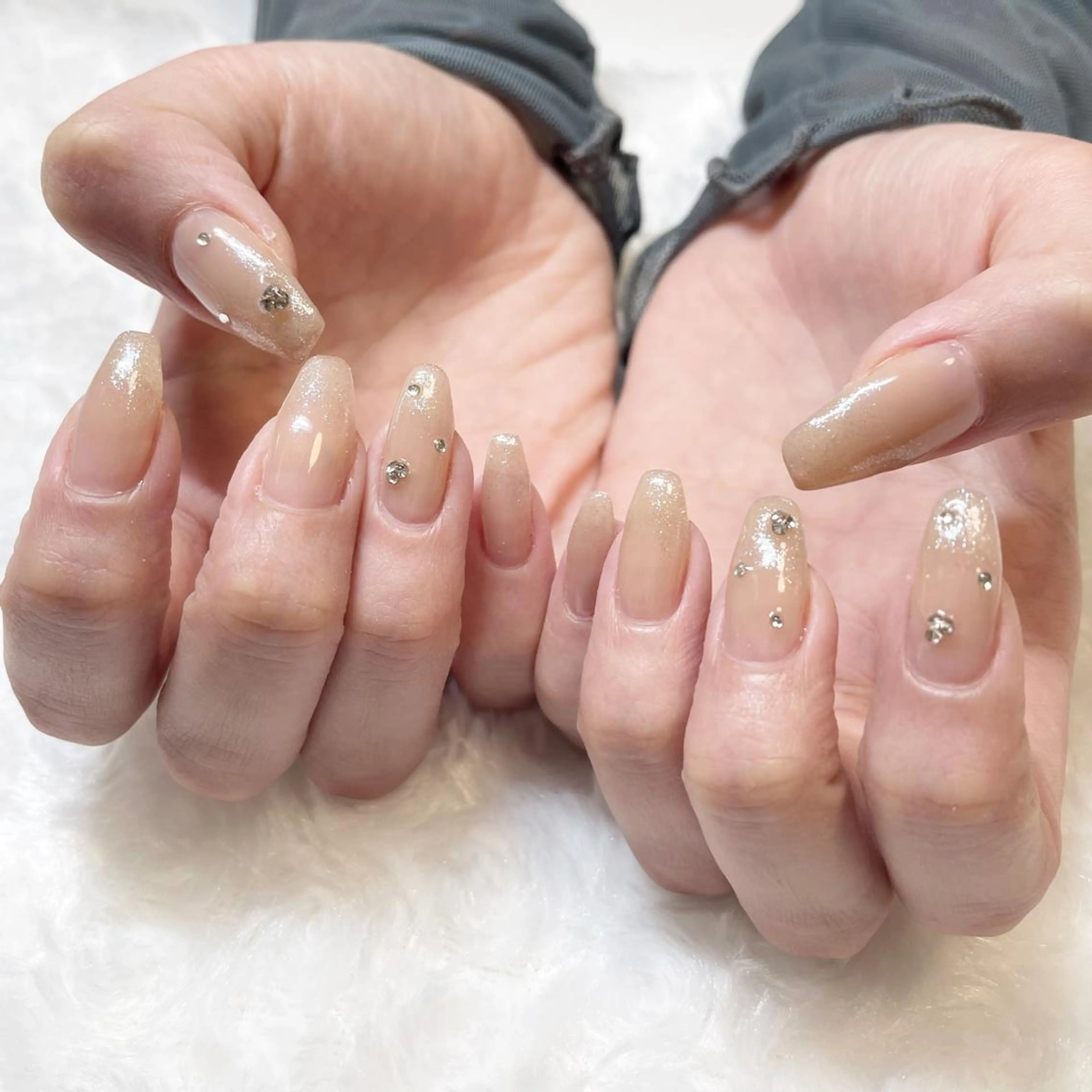 ネイル ジェルネイル キラキラネイル 韓国ネイル 持ち込み ワンカラーネイル ハンドネイル fiore nail 🦋のネイルデザイン