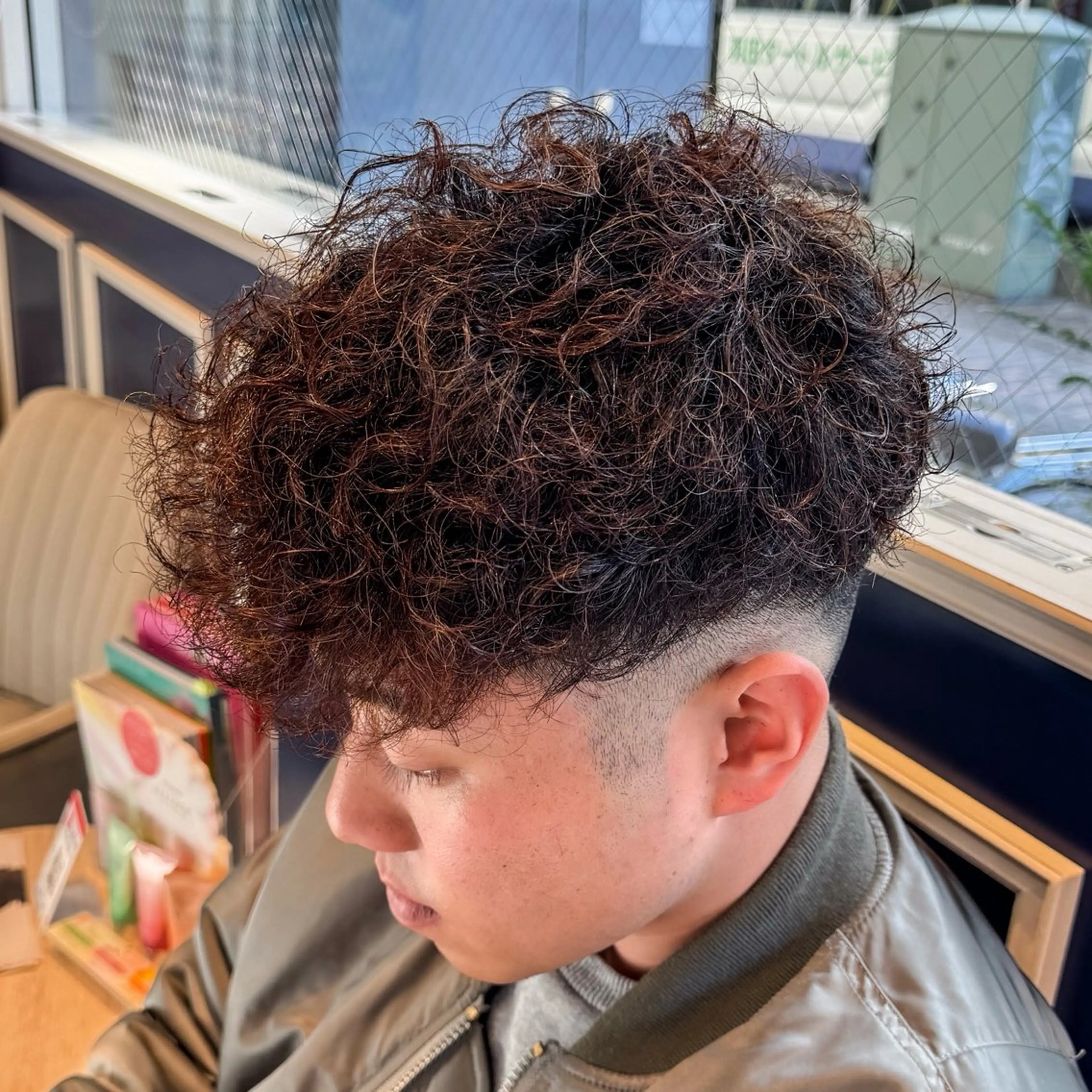 ショート パーマ メンズ スペインカール カット パーマ 吉田 新平のヘアスタイル