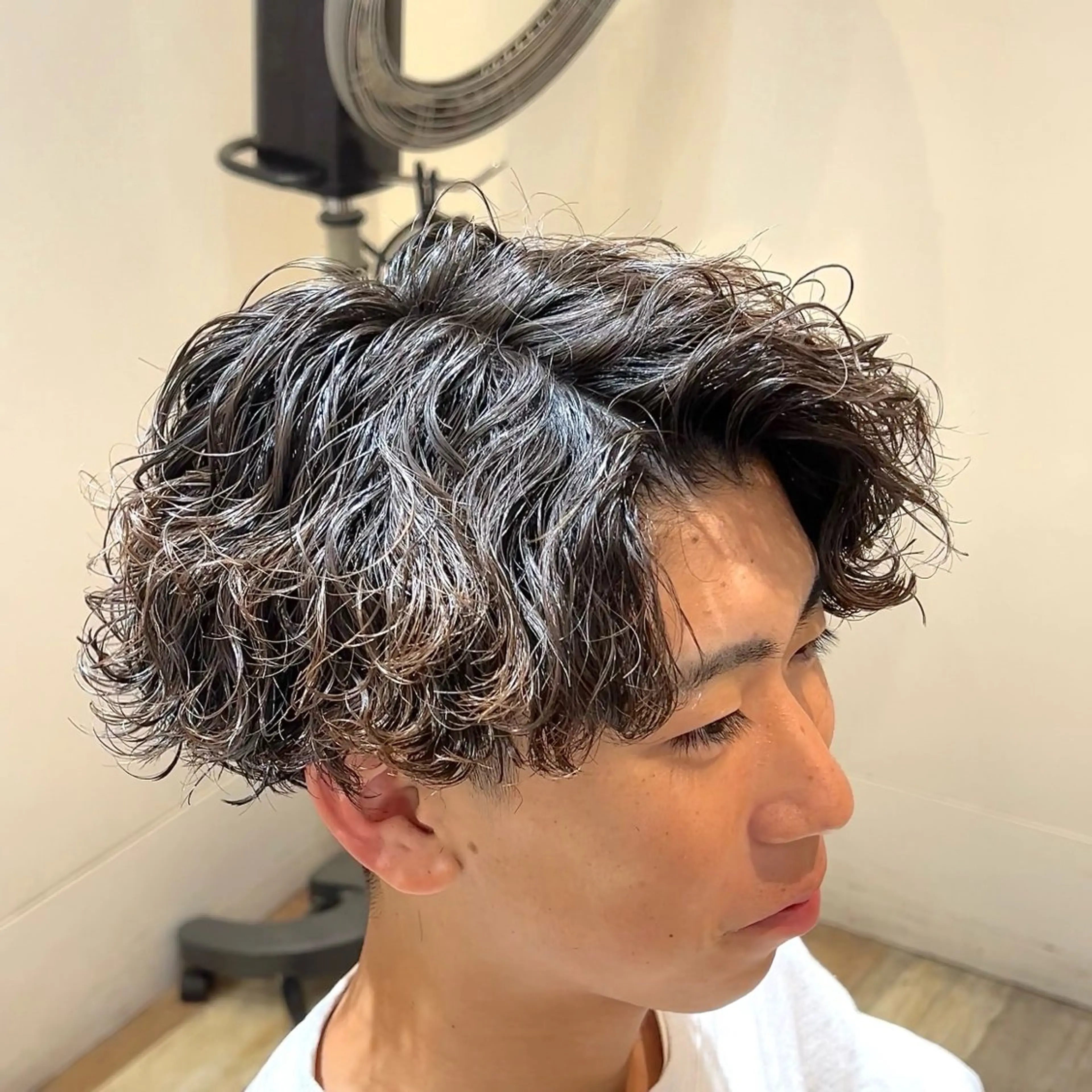 パーマ メンズ カット パーマ メンズパーマ眉毛 特化アユム🔥のヘアスタイル