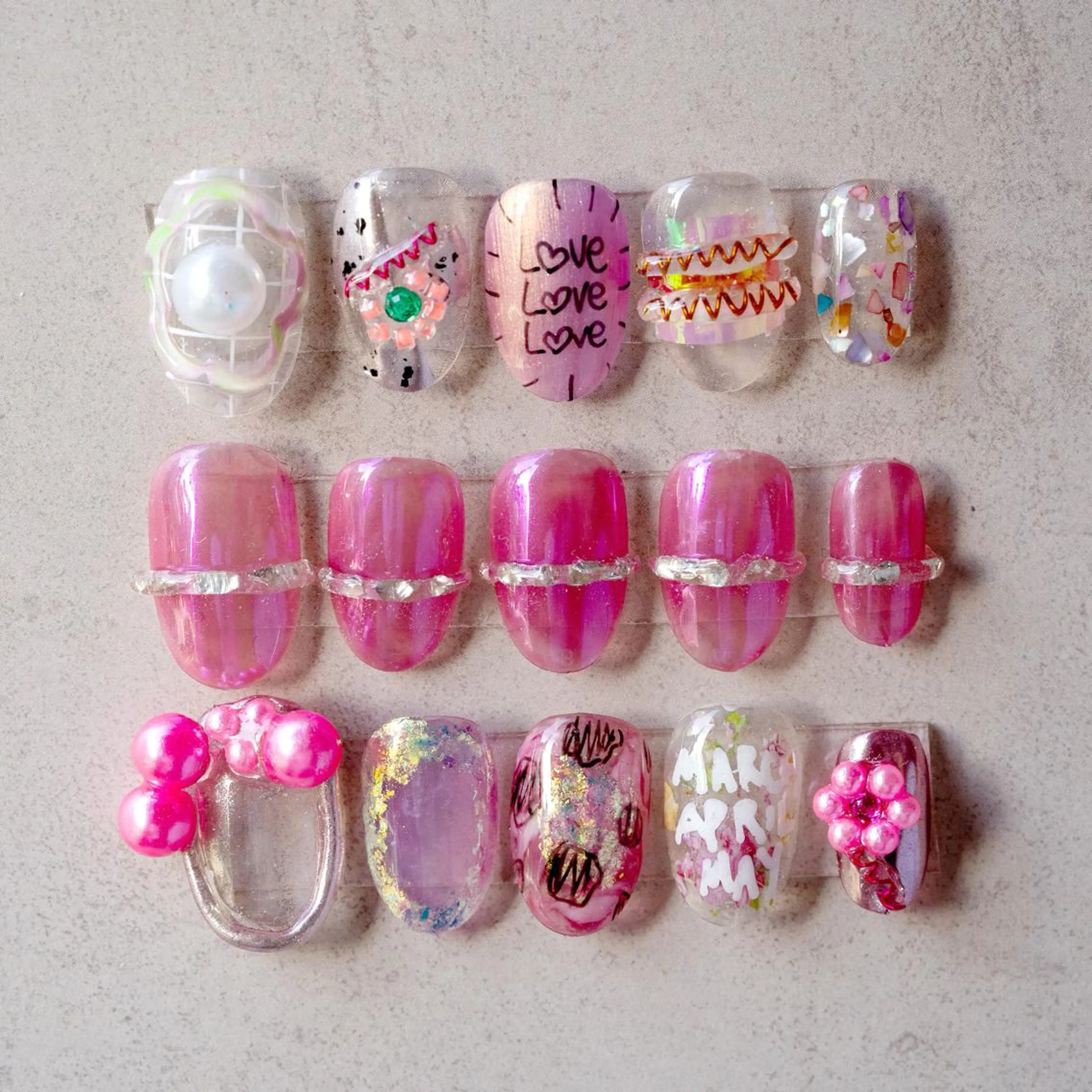 ネイル ピンク mano nella mano所属・mano nella manoのネイルデザイン
