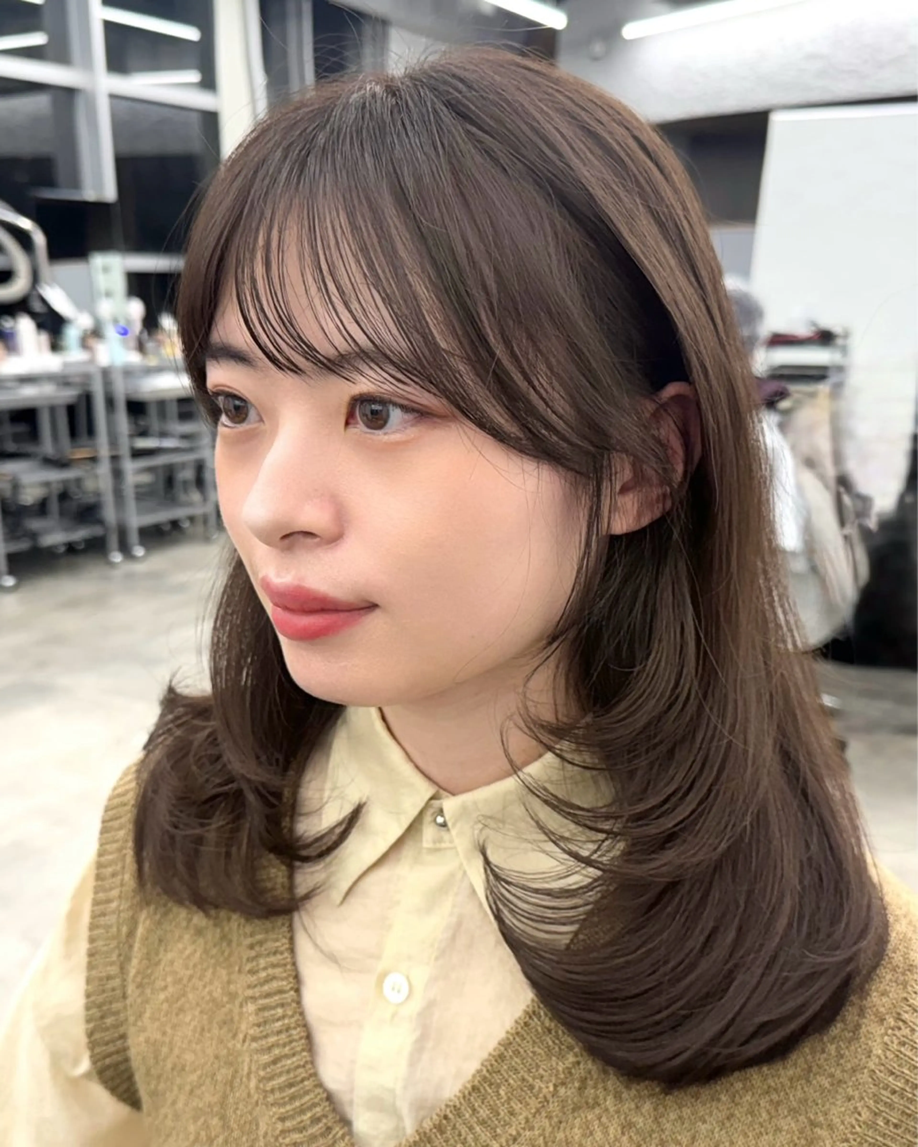 ミディアム カラー ベージュカラー 透明感カラー 顔周りカット 似合わせカット カット ヘアカラー レイヤー/透明感/ 艶髪/kana 🩰のヘアスタイル