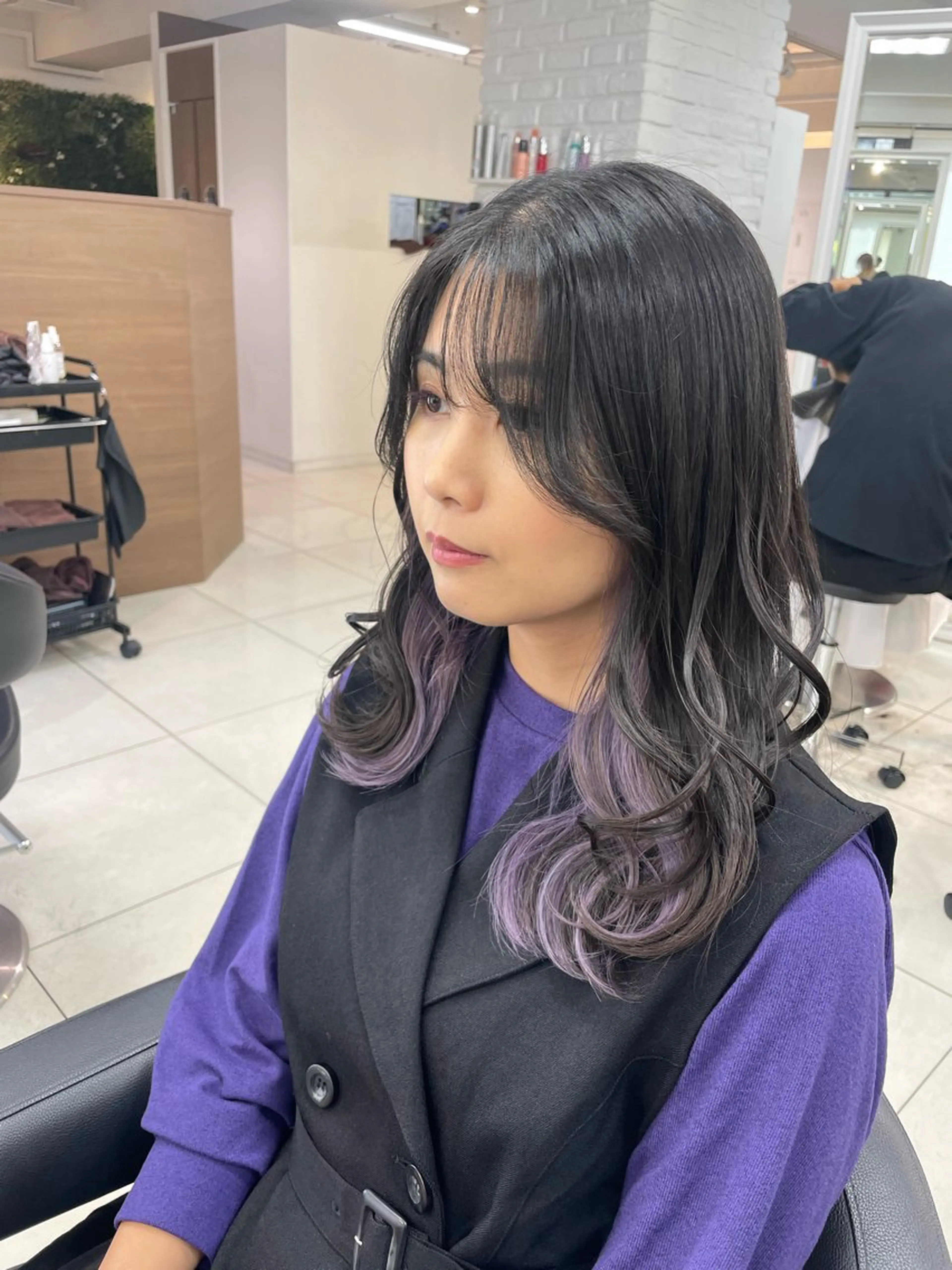 セミロング カラー ブリーチ イルミナカラー インナーカラー ラベンダーカラー カット ヘアカラー トリートメント 【デザインカラー】 粥川佳日望のヘアスタイル
