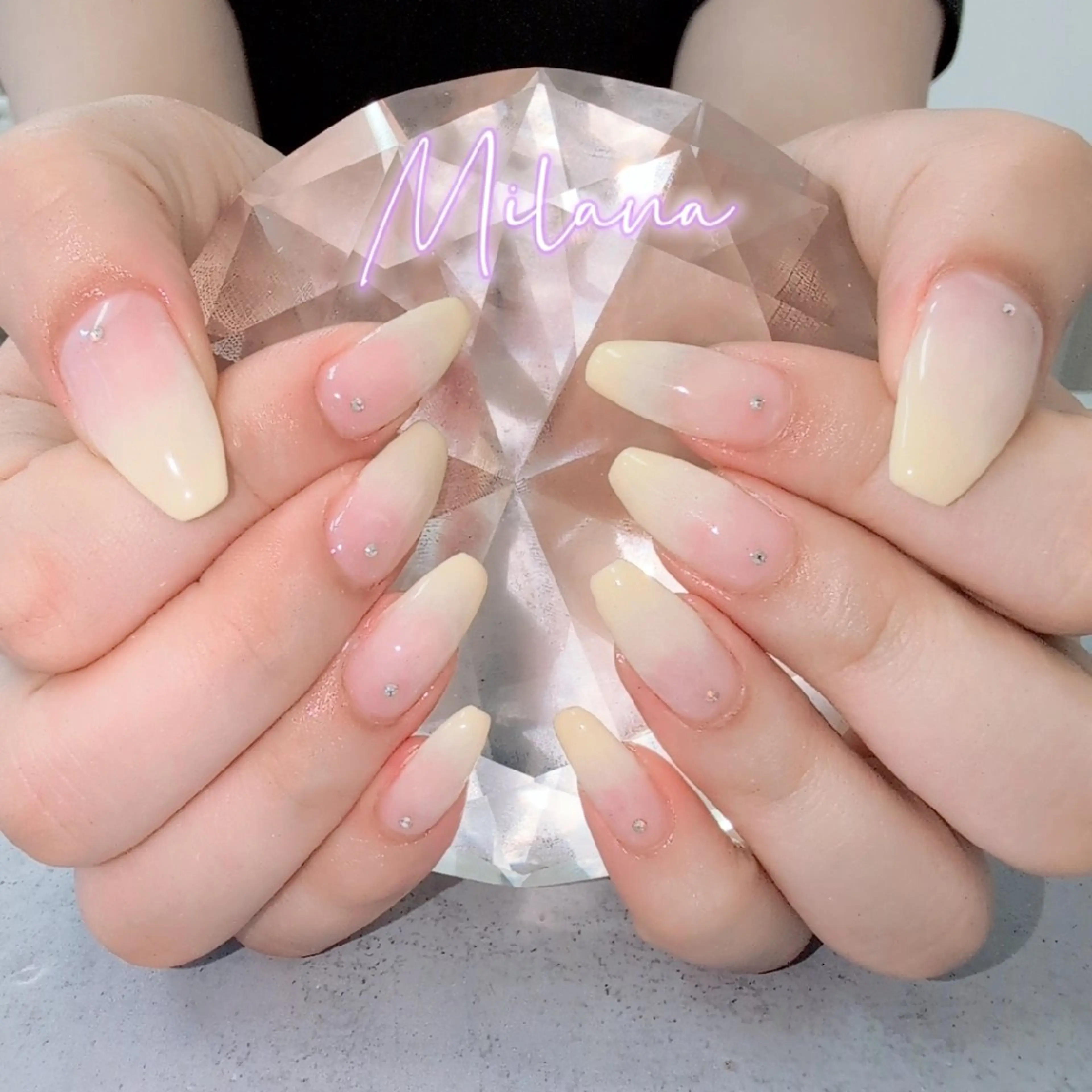 ネイル グラデーション ストーンネイル ハンドネイル Milana 川瀬のネイルデザイン