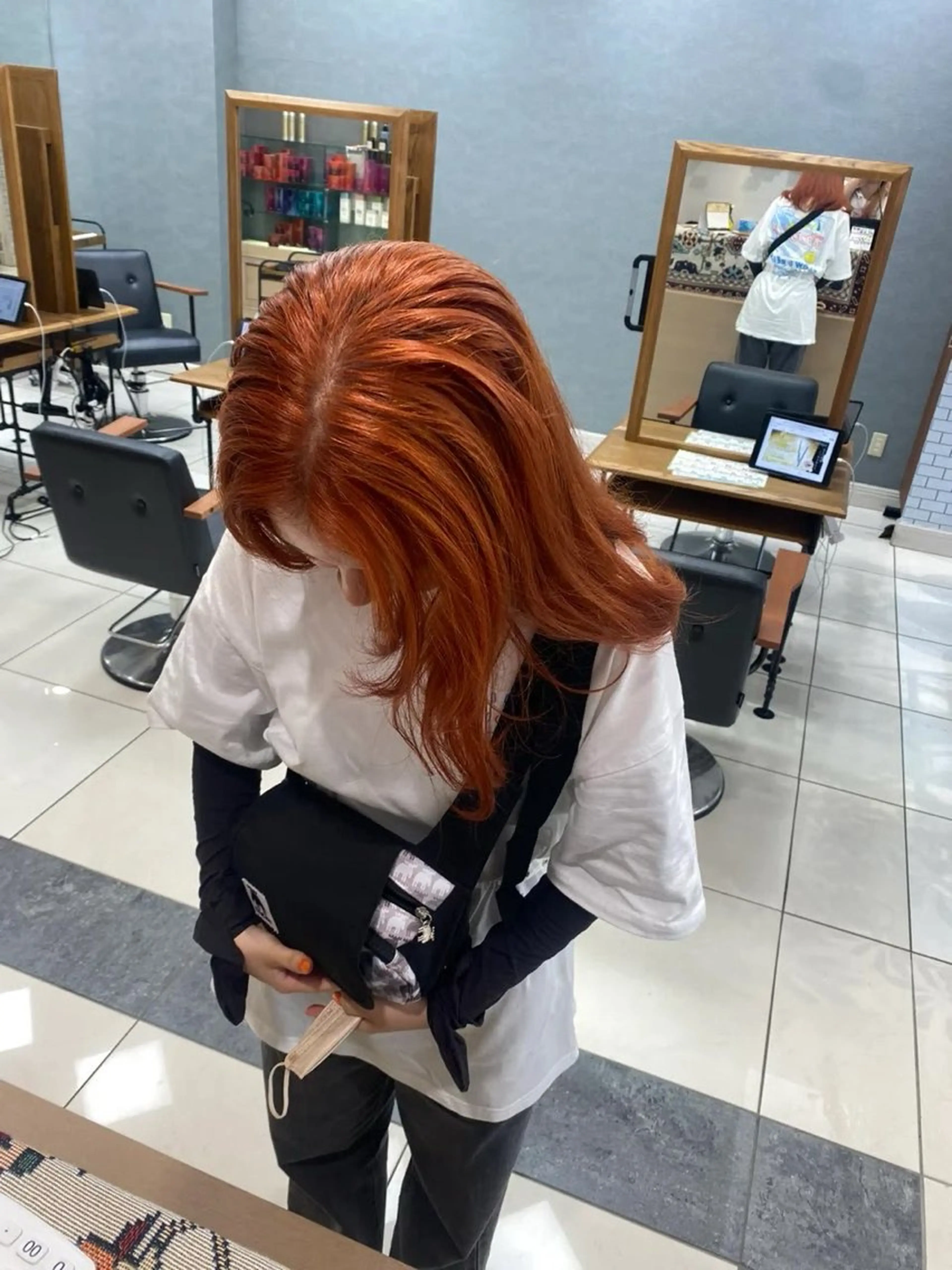 カラー ブリーチ オレンジ ブリーチ🫧艶カラー レイヤー韓国ヘアのヘアスタイル