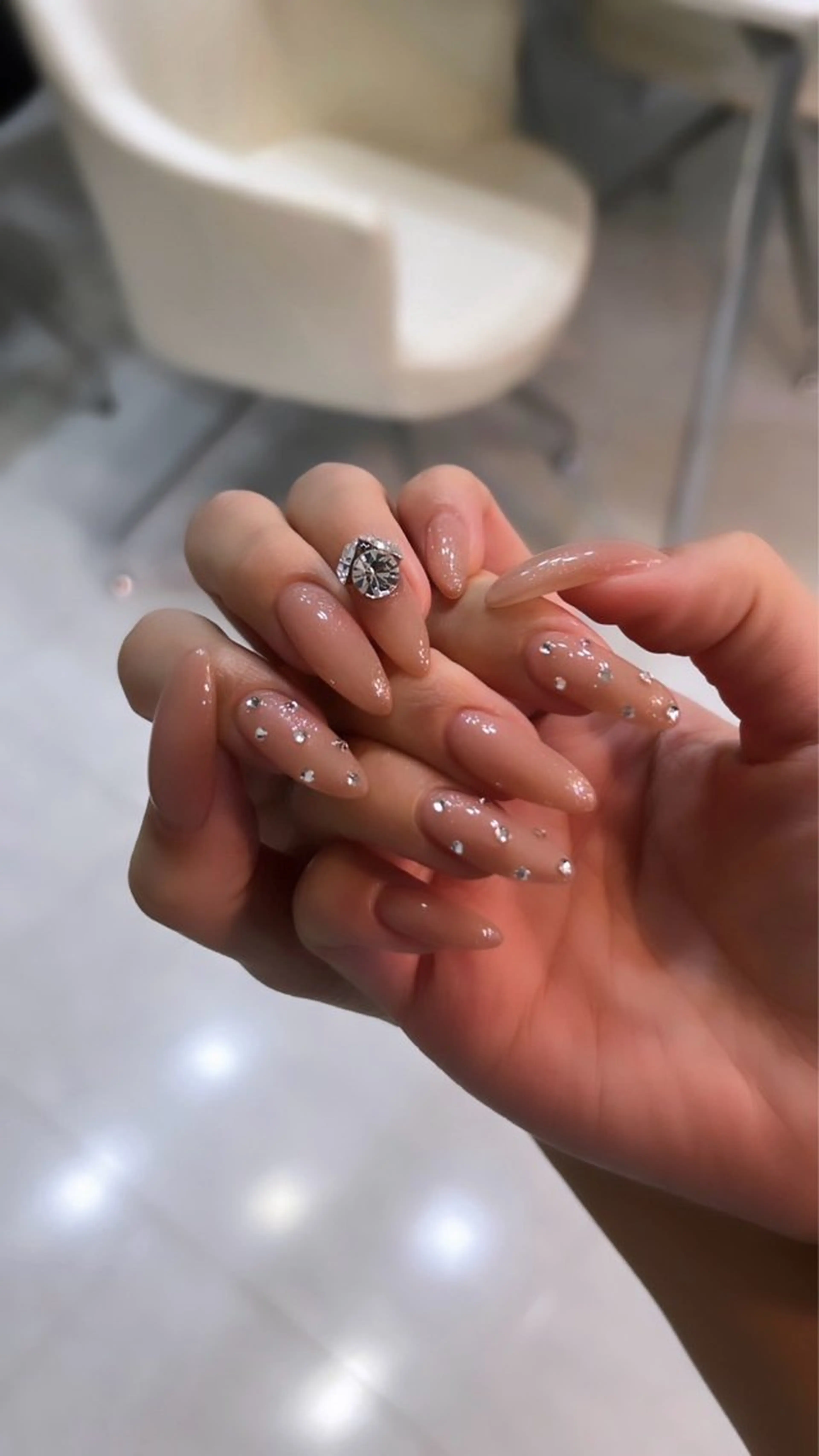 ネイル ロングネイル ストーンネイル ハンドネイル n / ワンホン ニュアンスのネイルデザイン