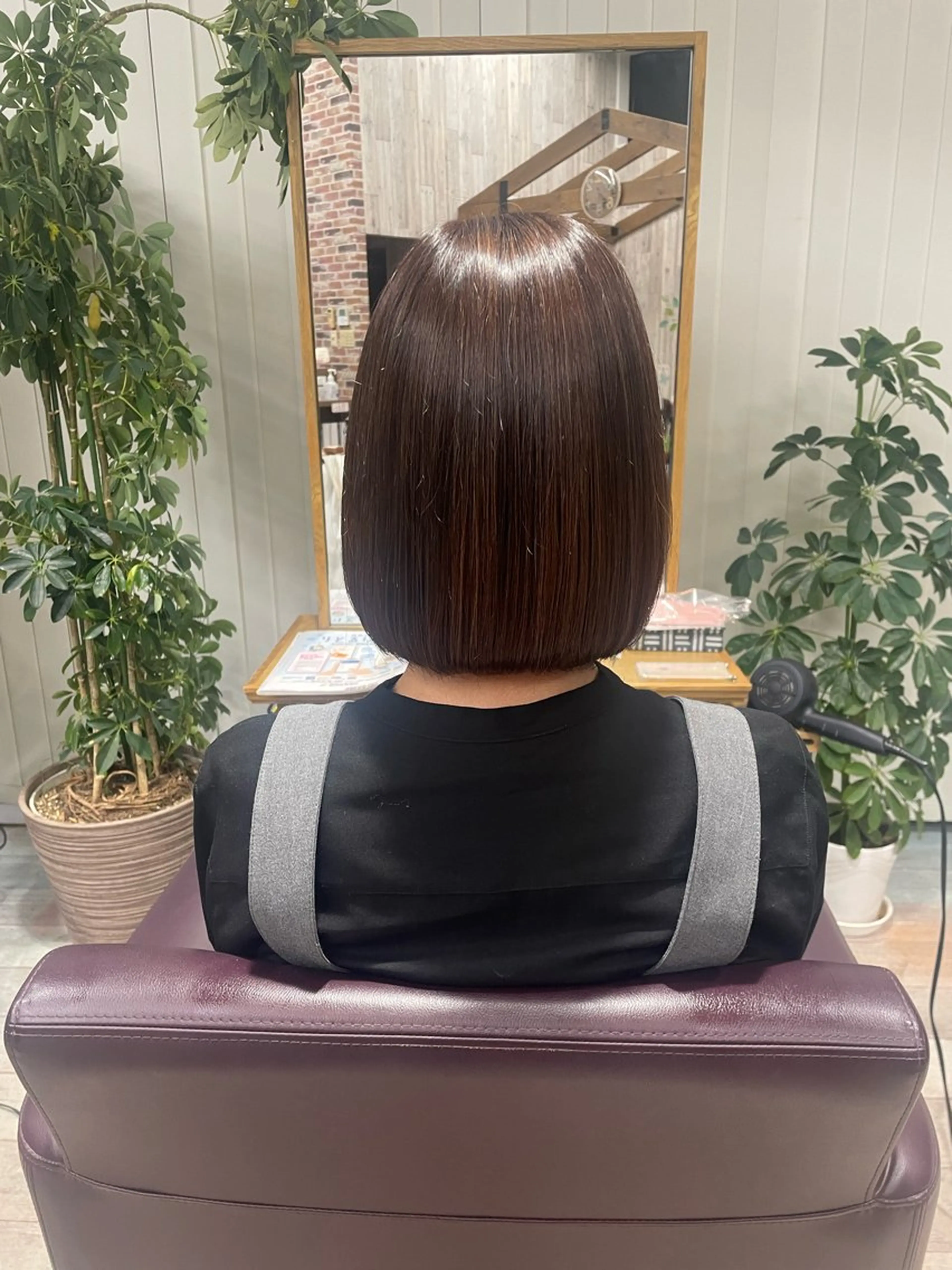 ミディアム ボブ カット ヘアカラー シミズ カエデ🍁のヘアスタイル