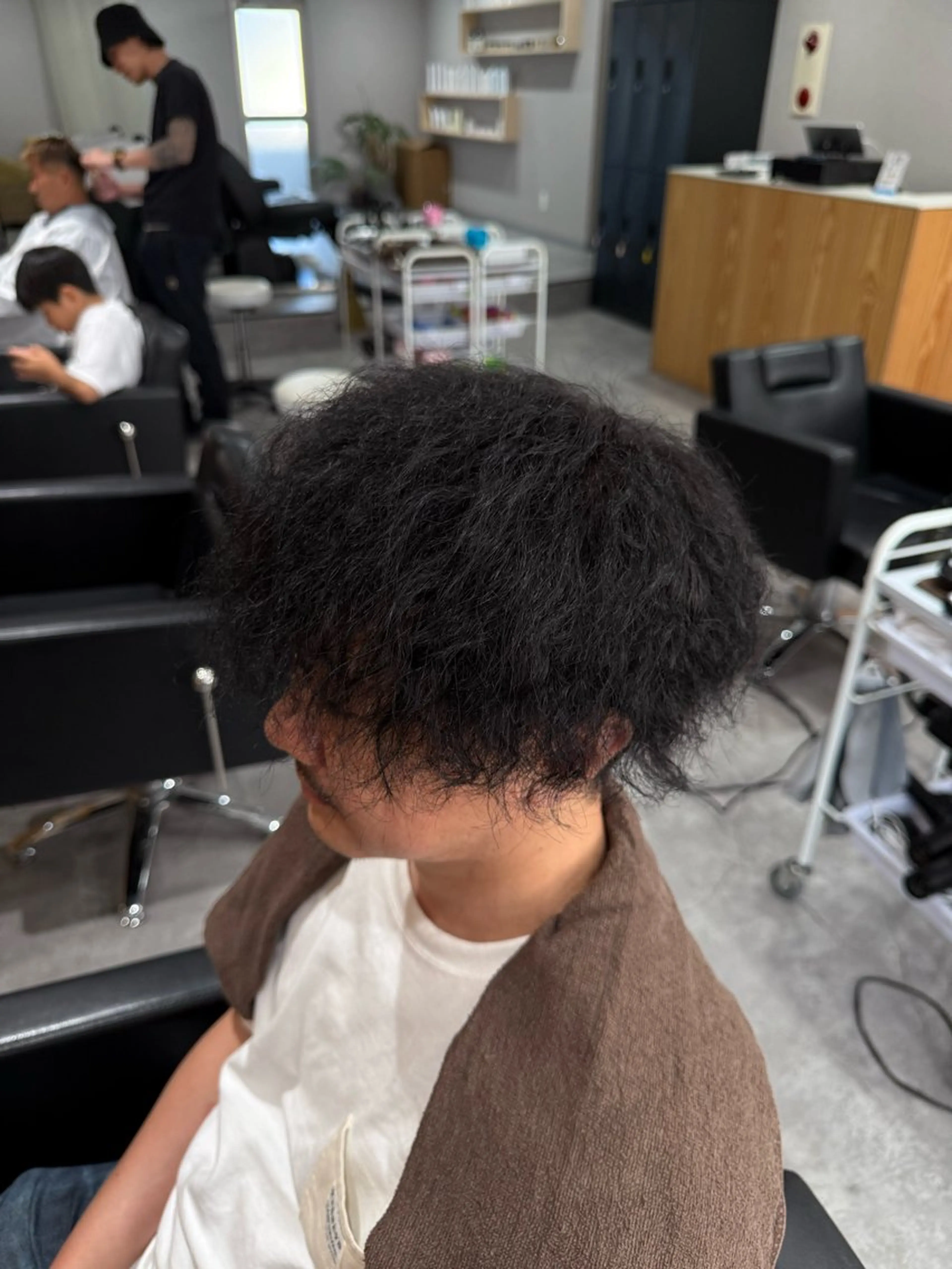 ミディアム カラー メンズ 黒髪 ナチュラルブラック ヘアカラー BTECHbyZen山科所属・白石 海斗のヘアスタイル
