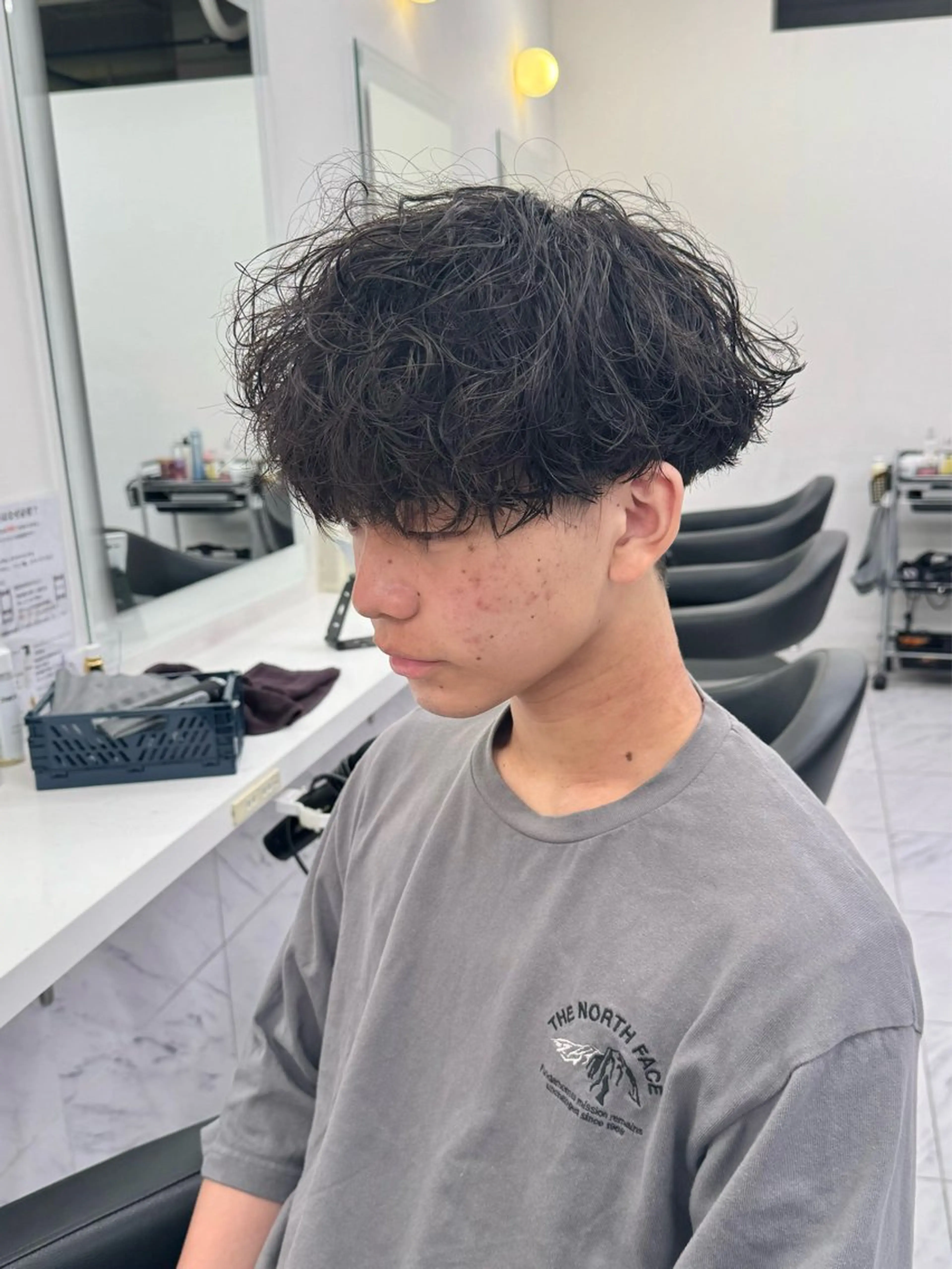 ミディアム パーマ ヘアアレンジ メンズ ミディアムパーマ メンズパーマ カット パーマ トリートメント ヘッドスパ ヘアセット 顔まわりカット の達人のヘアスタイル