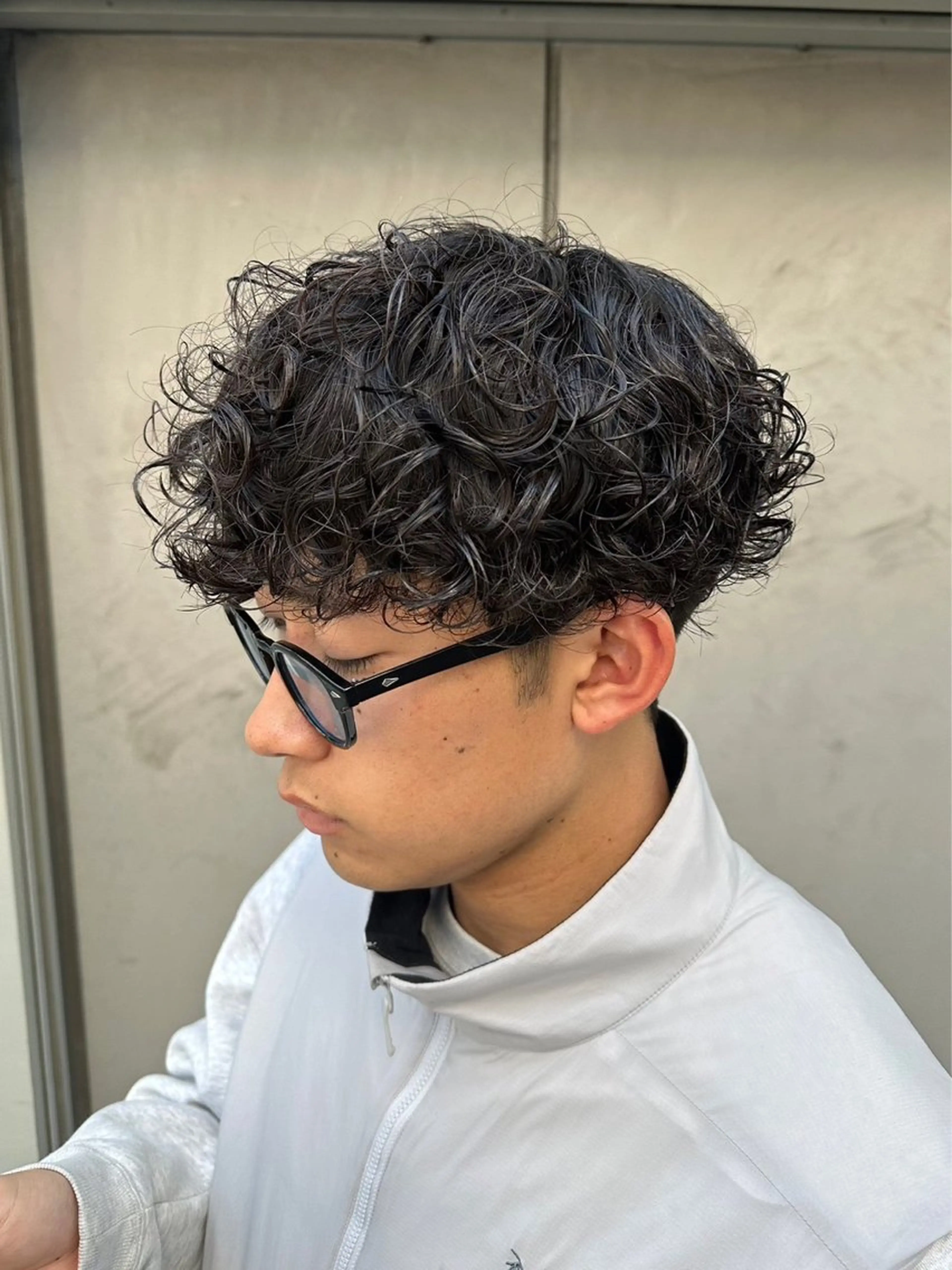 パーマ メンズ メンズハイライト メンズパーマ プードルパーマ 波巻きパーマ メンズウルフカット メンズ特化💎 nayu❄️のヘアスタイル