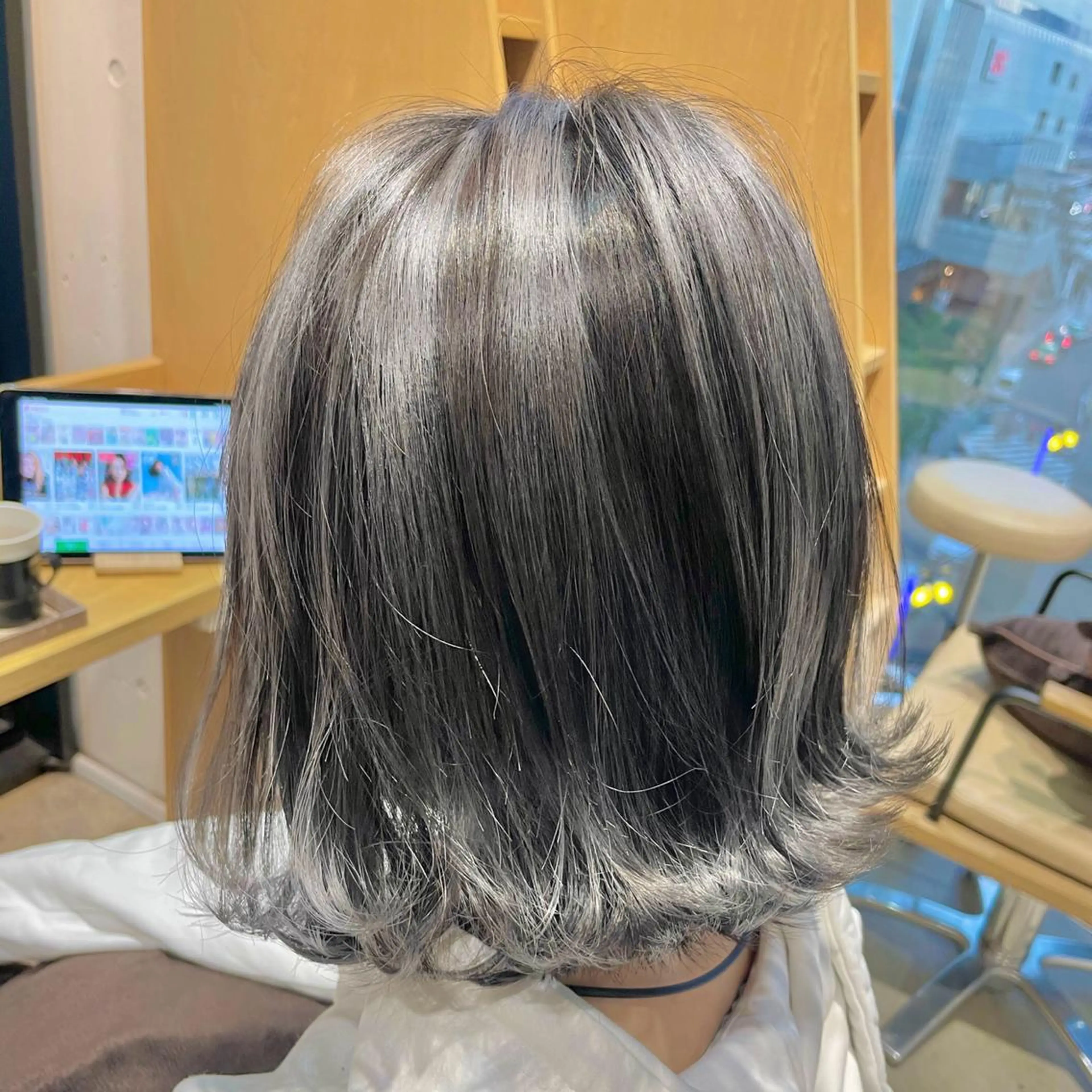 ミディアム ヘアカラー 🌈神バズり 100%色🌈のヘアスタイル