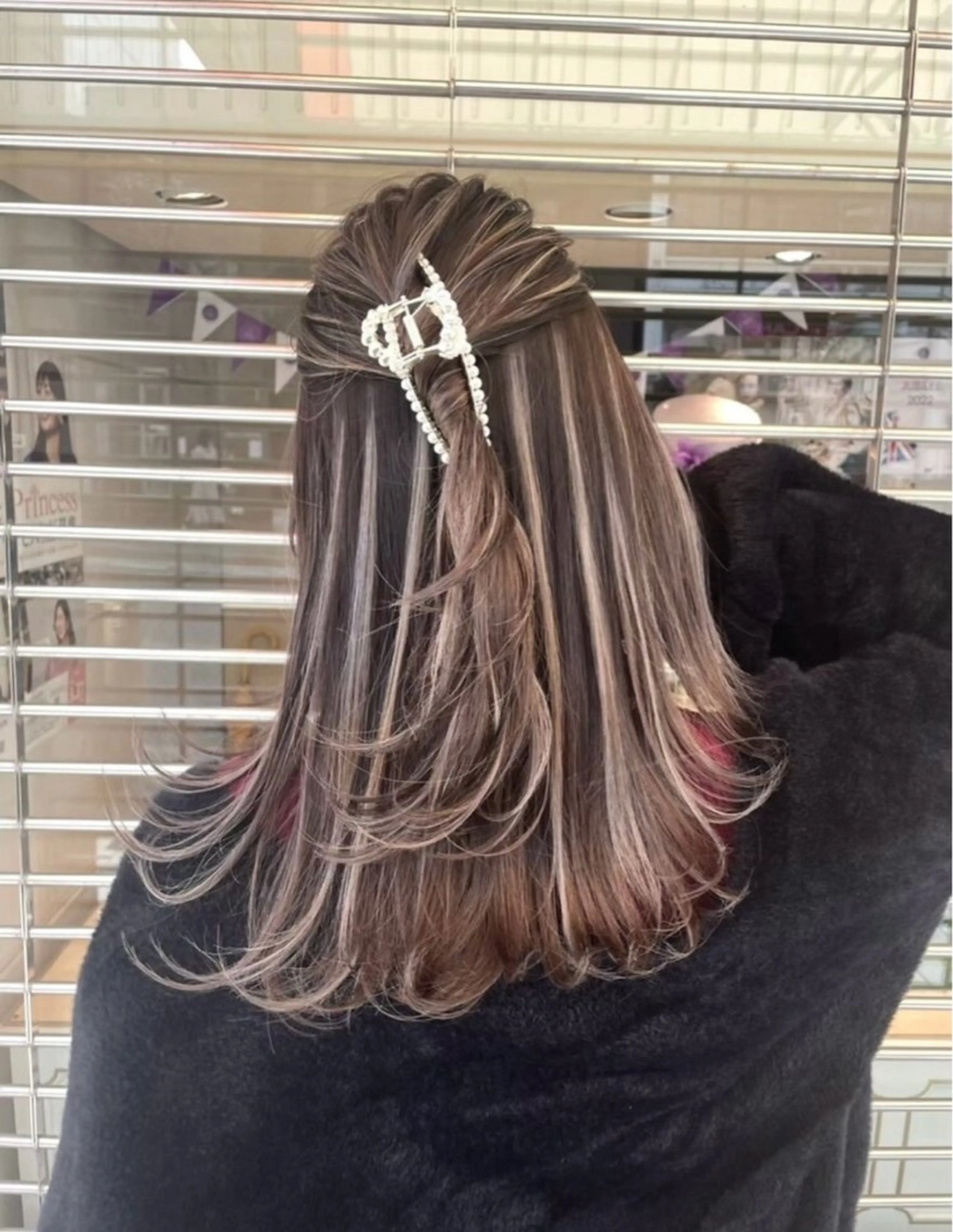 ロング ハイライト 吉田 歩のヘアスタイル