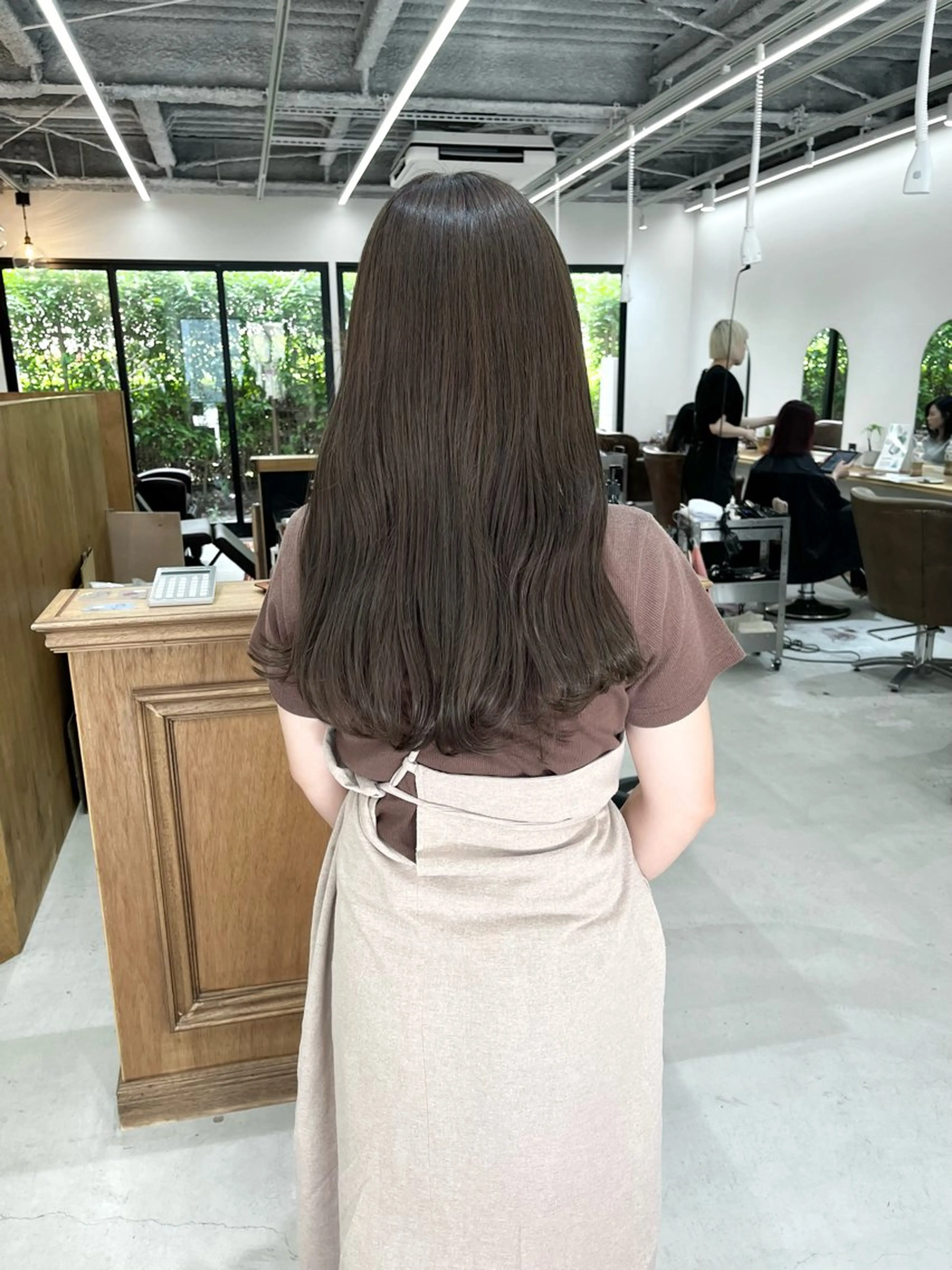 ロング カラー ヘアアレンジ ブリーチ ダブルカラー グレージュ ブリーチなしカラー オリーブグレージュ カット ヘアカラー トリートメント ena/ブリーチなし 暖色・ベージュ🎀のヘアスタイル