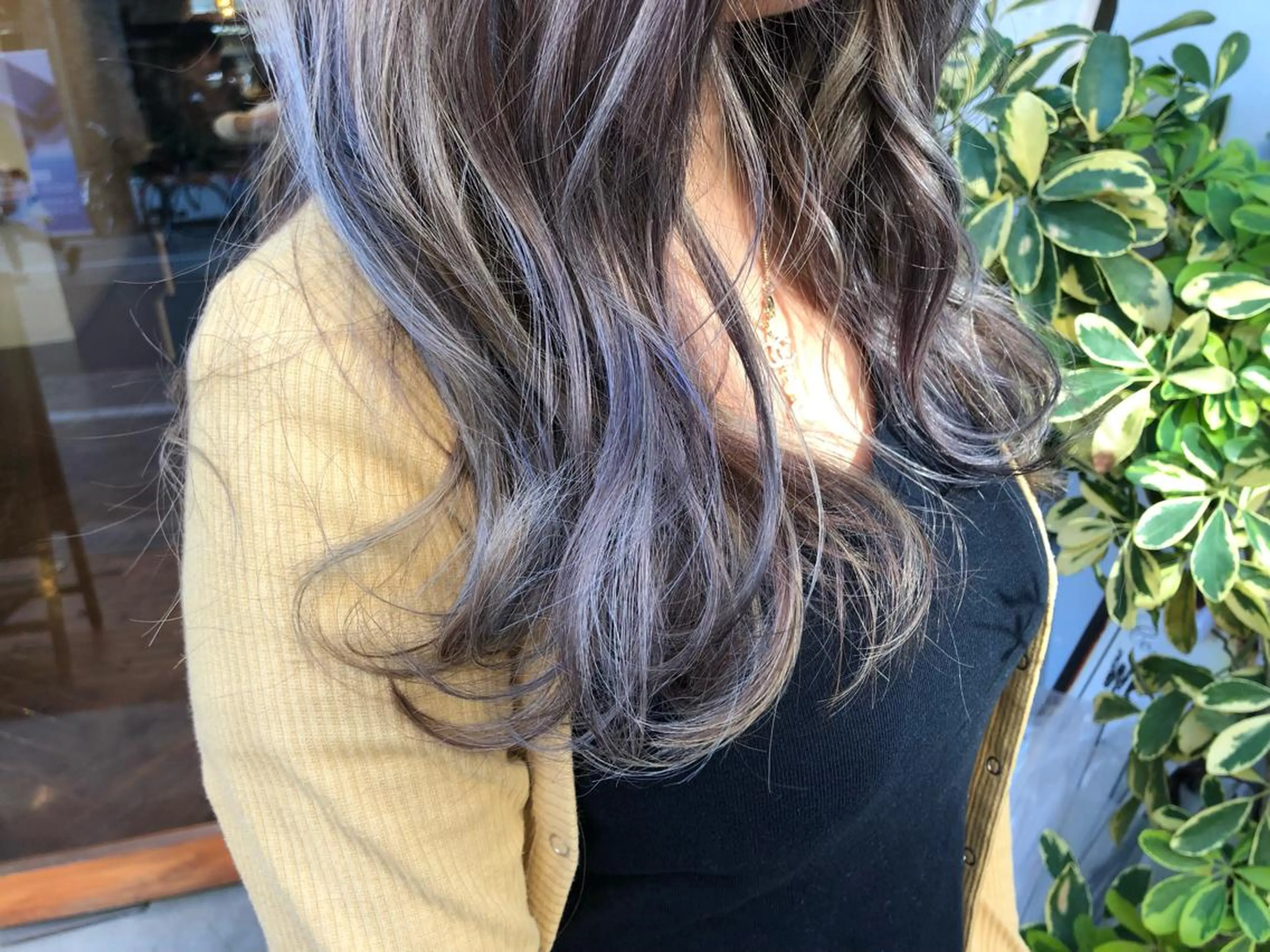 ロング カラー ハイライトカラー バイオレットカラー ハイライト ヘアカラー 新井 友菜のヘアスタイル