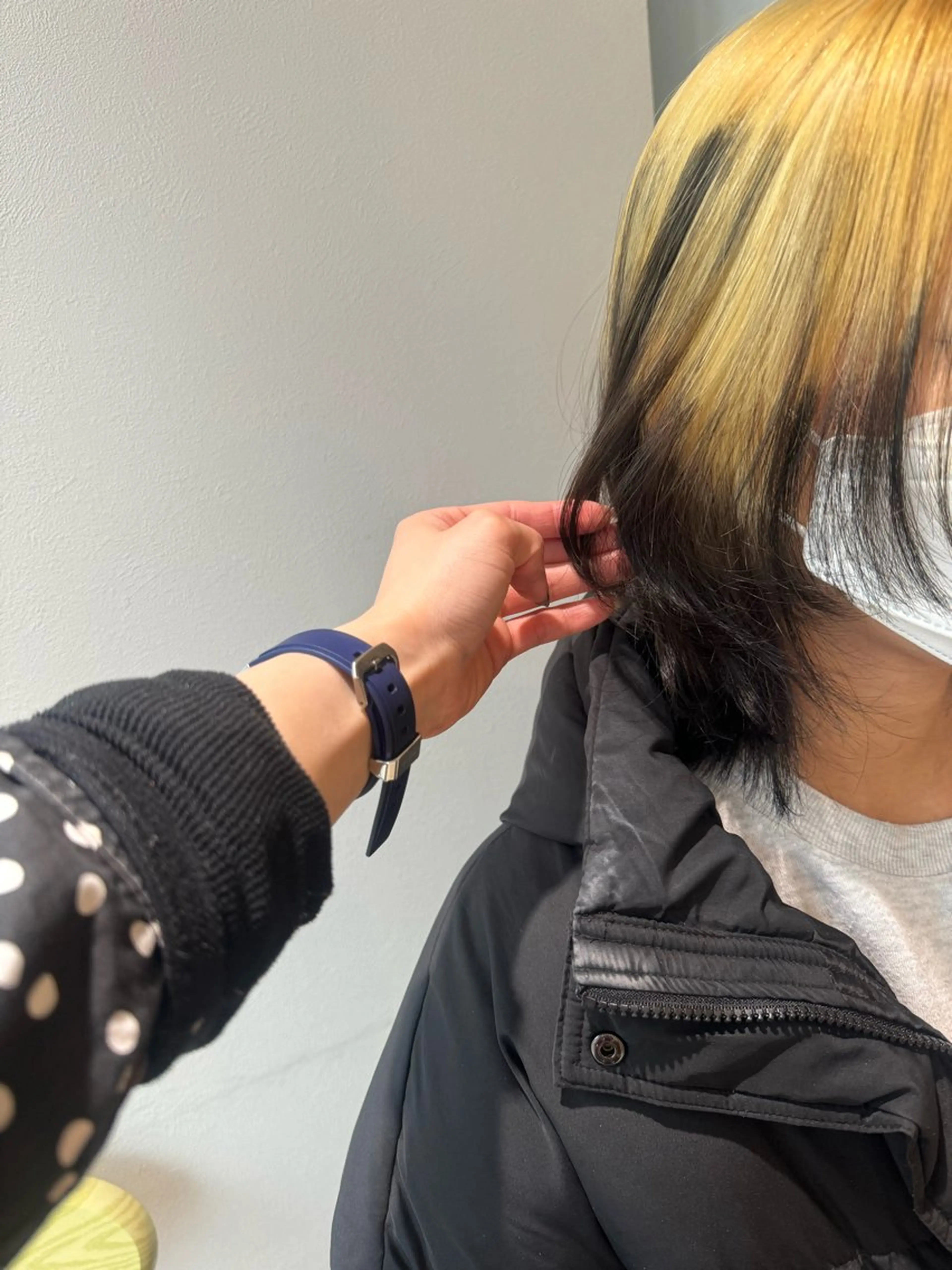 ミディアム カラー 黒髪 ブロンド デザインカラー カット ヘアカラー オスズ 🎀´-のヘアスタイル