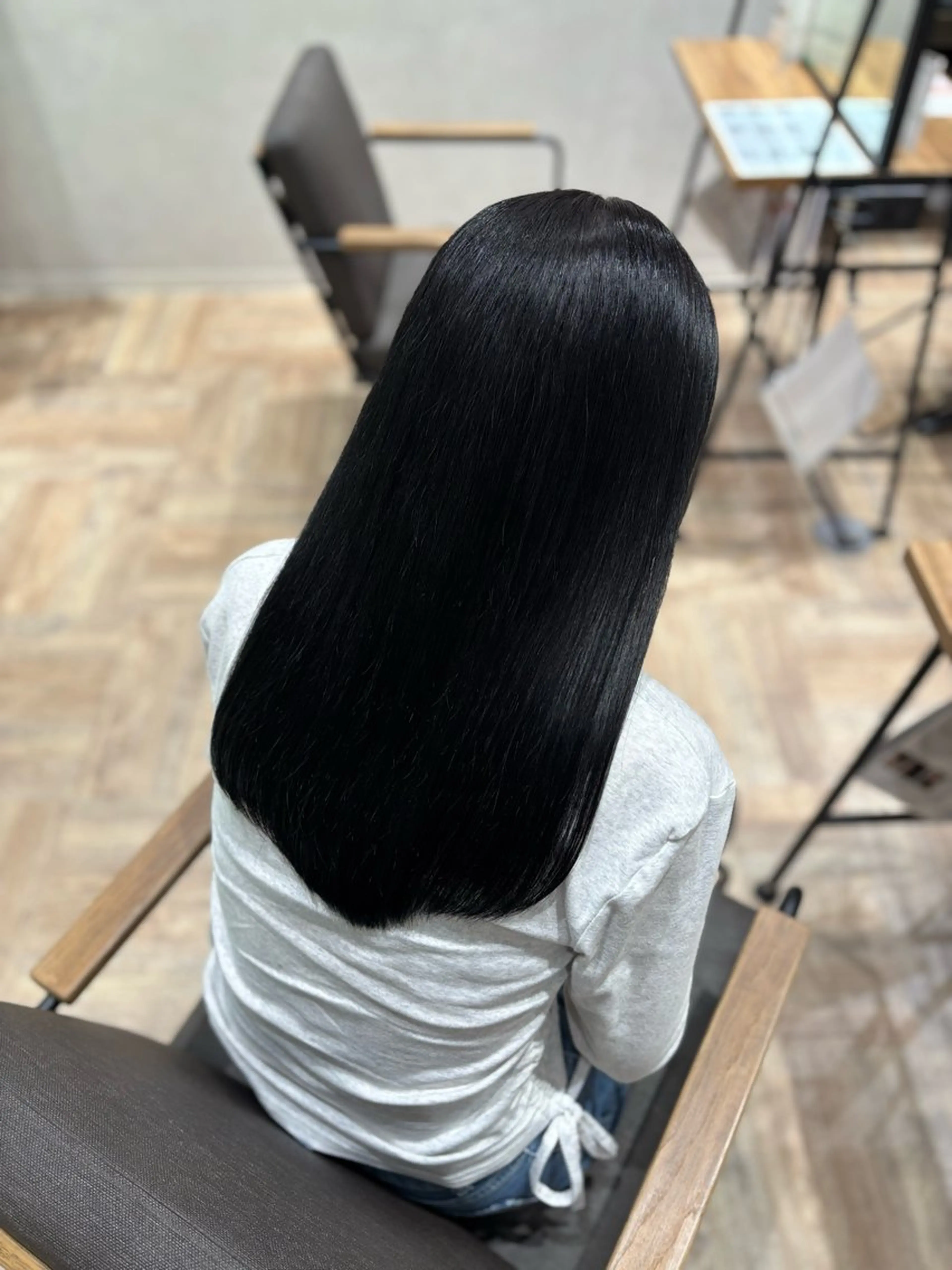 セミロング カラー ヘアカラー 岡部 りあのヘアスタイル