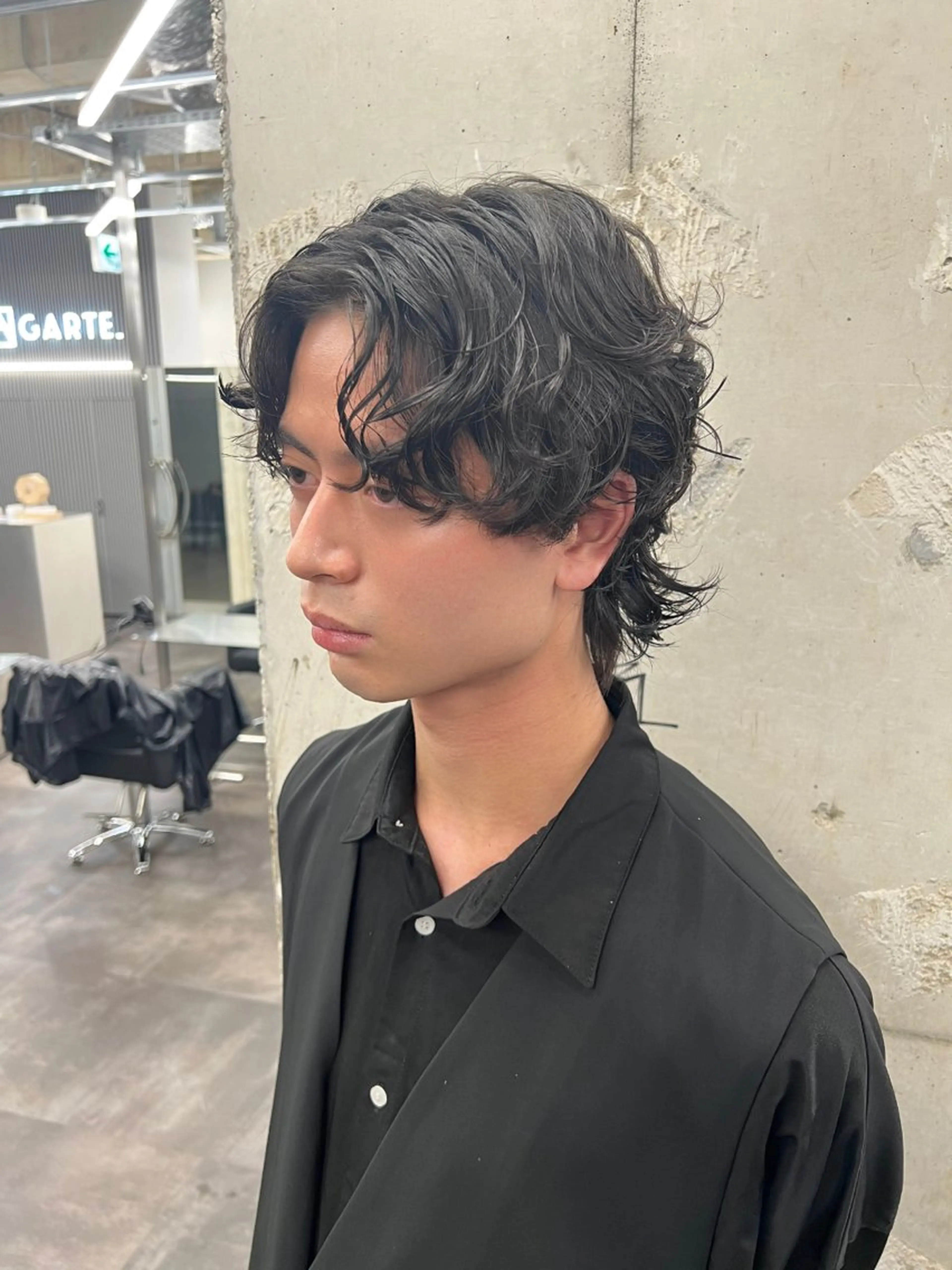 ミディアム パーマ メンズ ミディアムパーマ メンズパーマ 波巻きパーマ je suis heureuse所属・ハイライトカラー 🌀ゆい❣️のヘアスタイル