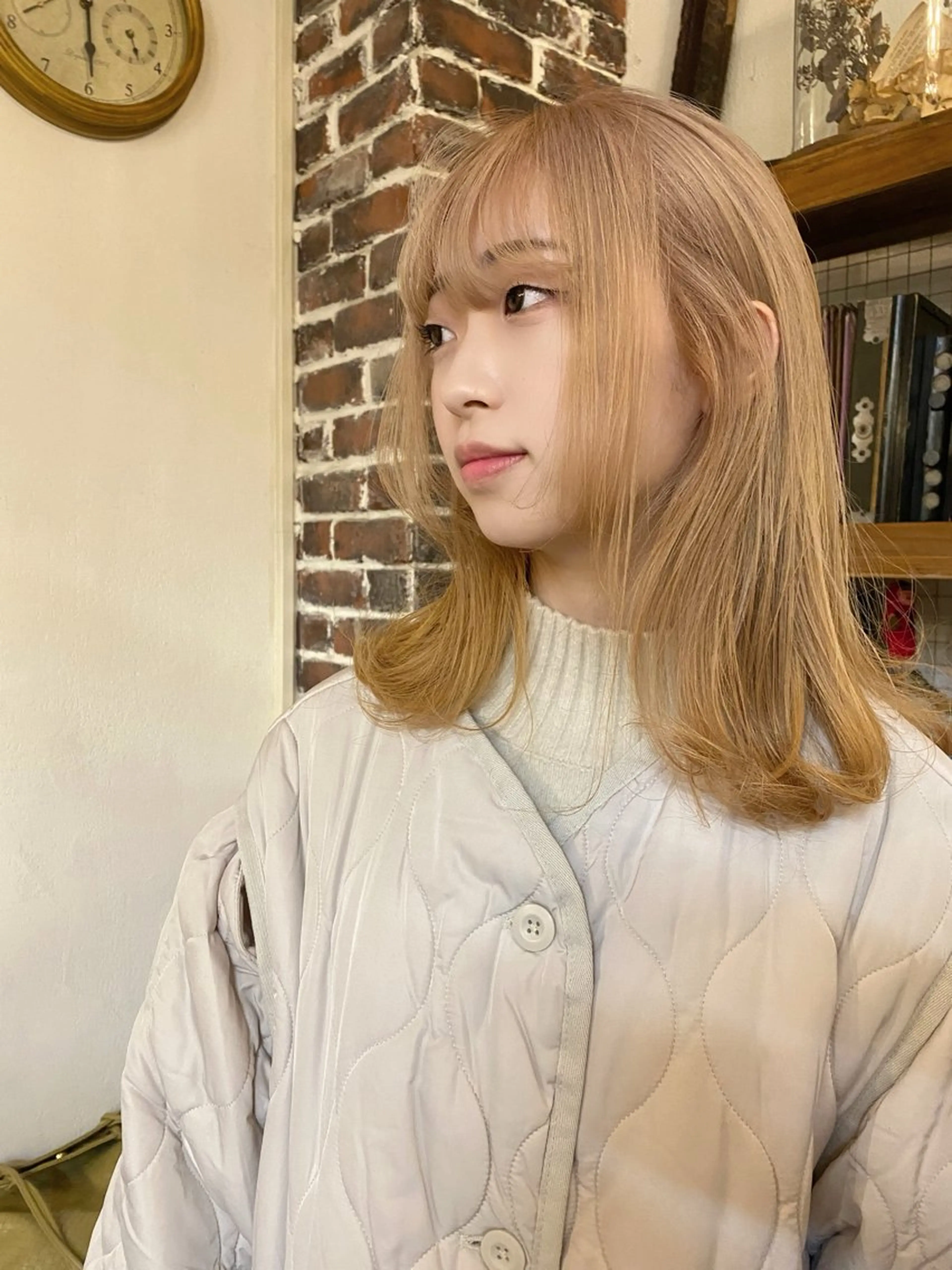 ミディアム sea's所属・ヒラカホ/矢場町/ ブリーチ/似合わせのヘアスタイル