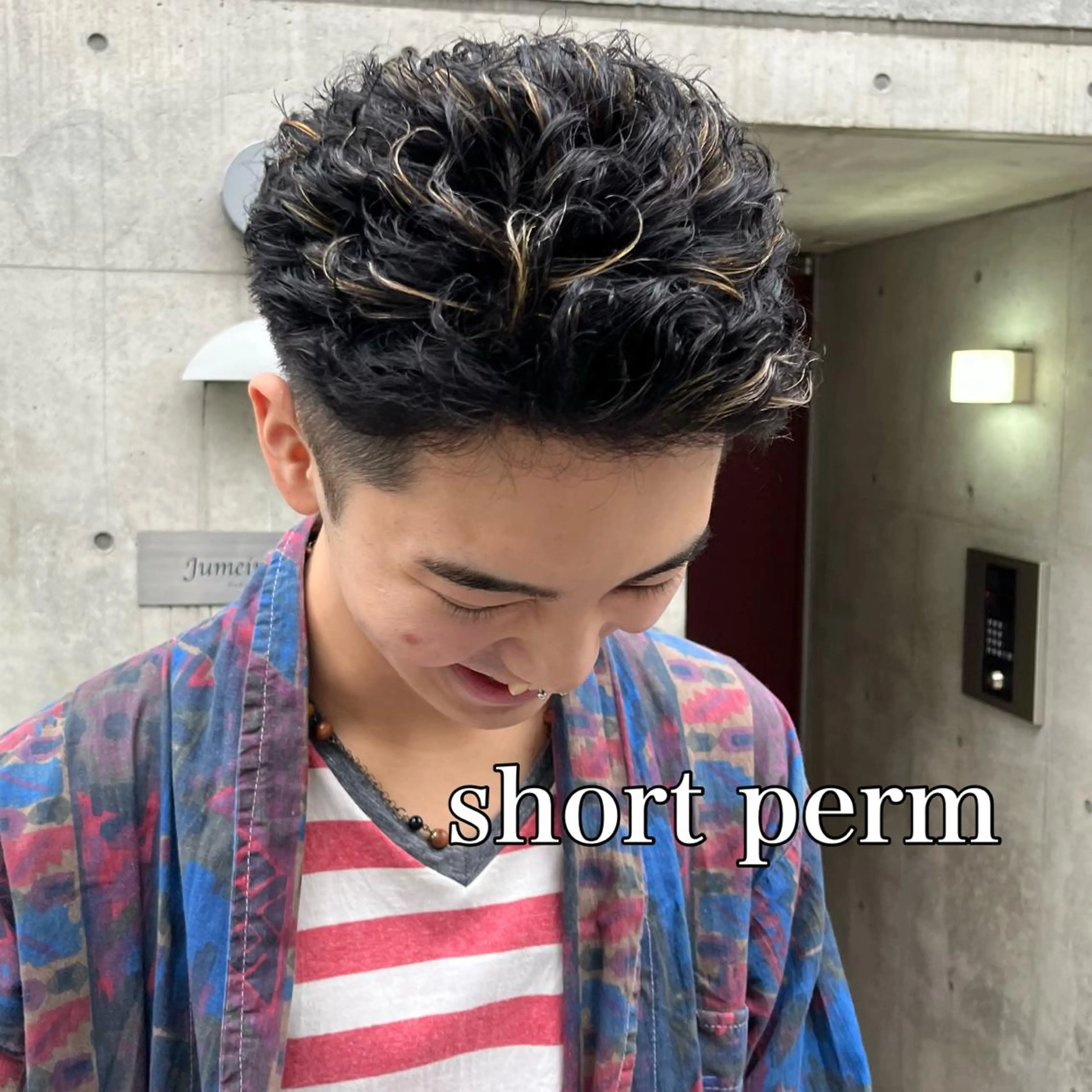 ショート パーマ ヘアアレンジ メンズ オールバック メンズハイライト メンズパーマ メンズショート ハイライト メンズパーマの達人 🌟川内絵人のヘアスタイル