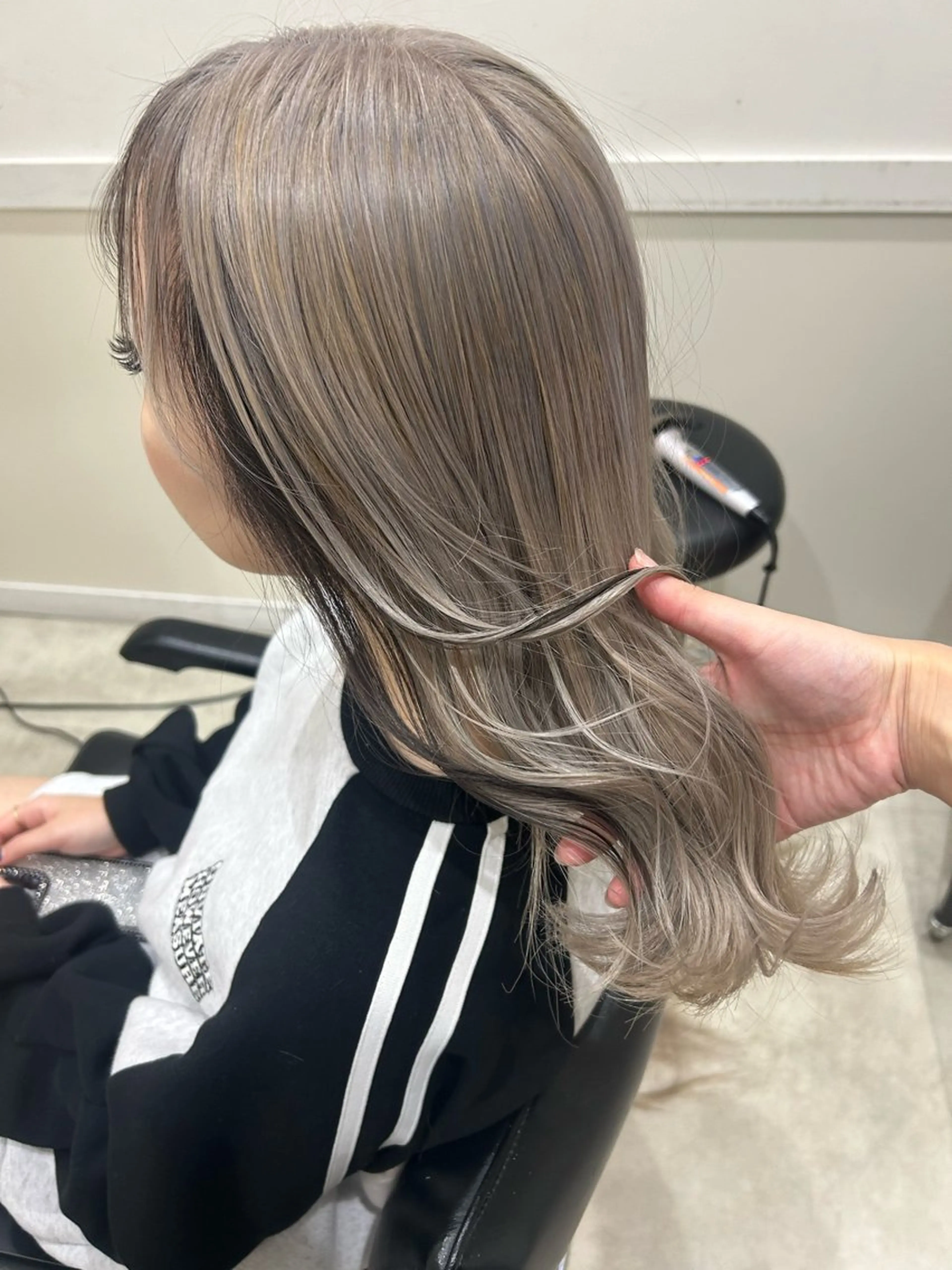 🎀当日1名様限定🎀ブリーチ＋透明感たっぷりカラー＋サラ艶トリートメントの写真