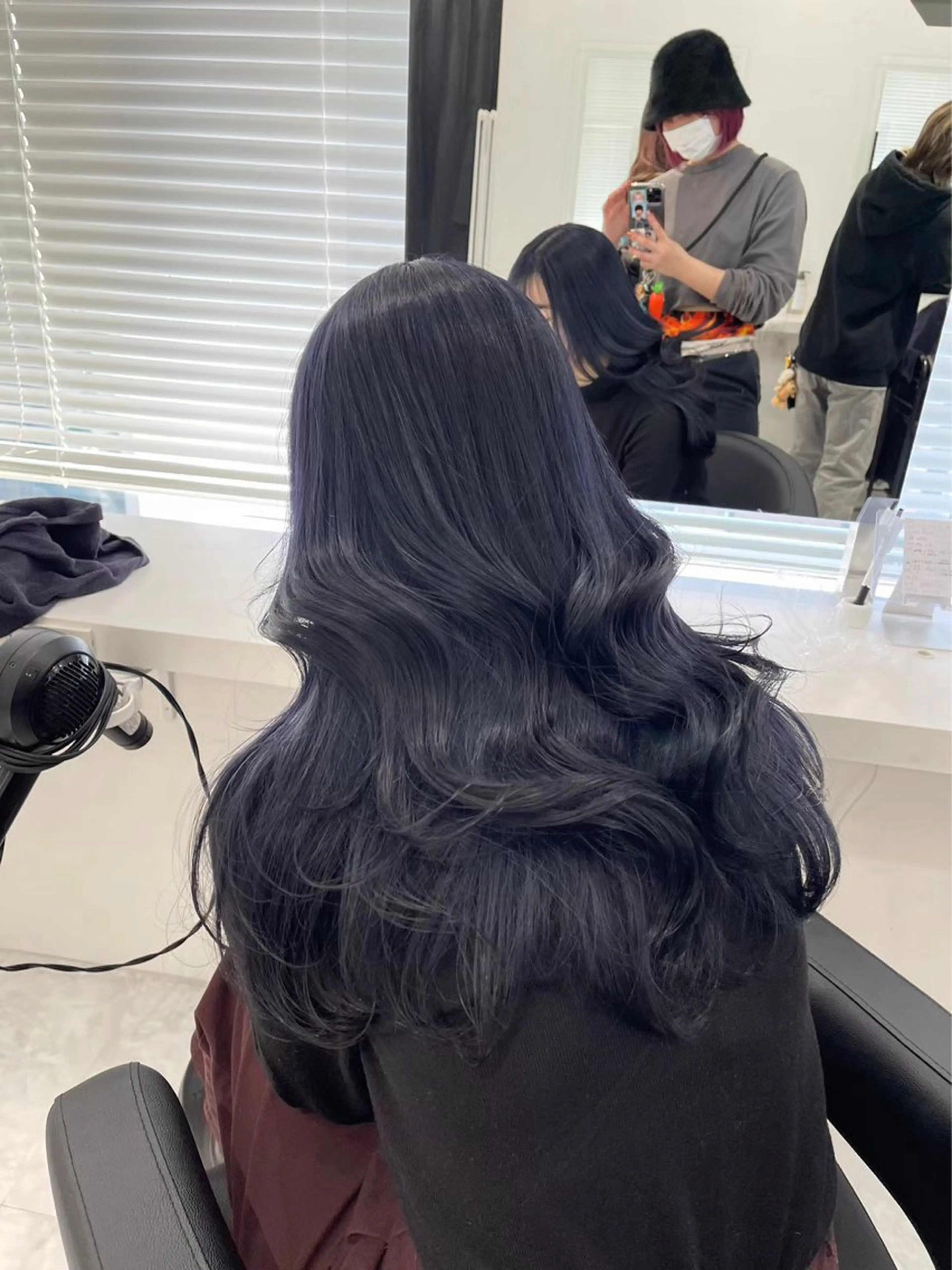 セミロング カラー ヘアアレンジ ブリーチ 透明感カラー 髪質改善 似合わせカット 🩵ダメージレス艶感 ハイトーン🩷のヘアスタイル