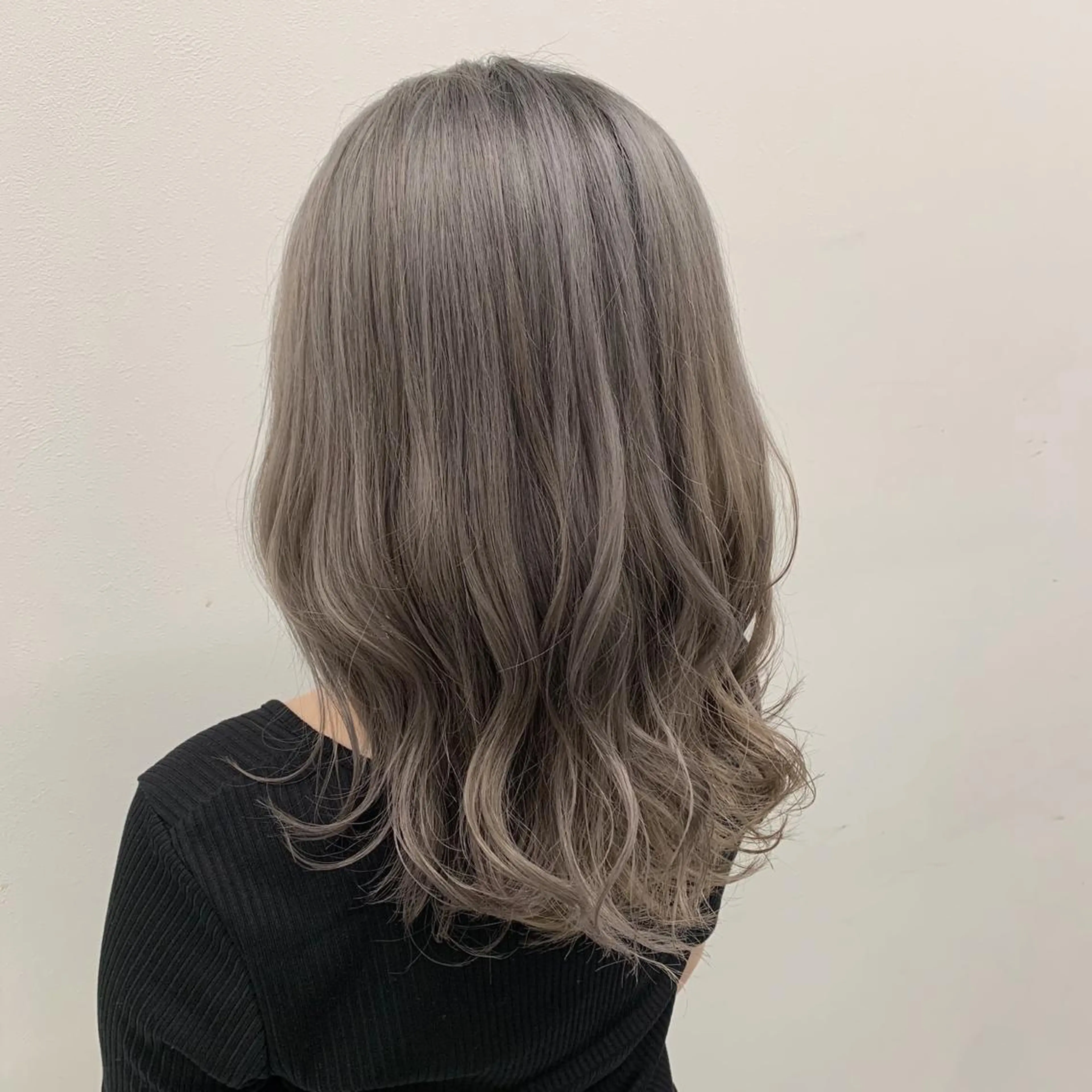 セミロング カラー パーマ ヘアアレンジ メンズ キッズ ネイル マツエク・マツパ メンズブリーチ メンズハイトーン メンズインナーカラー メンズ韓国風 ベージュカラー 💕トレンドうる艶髪 💕TUNE銀座のヘアスタイル