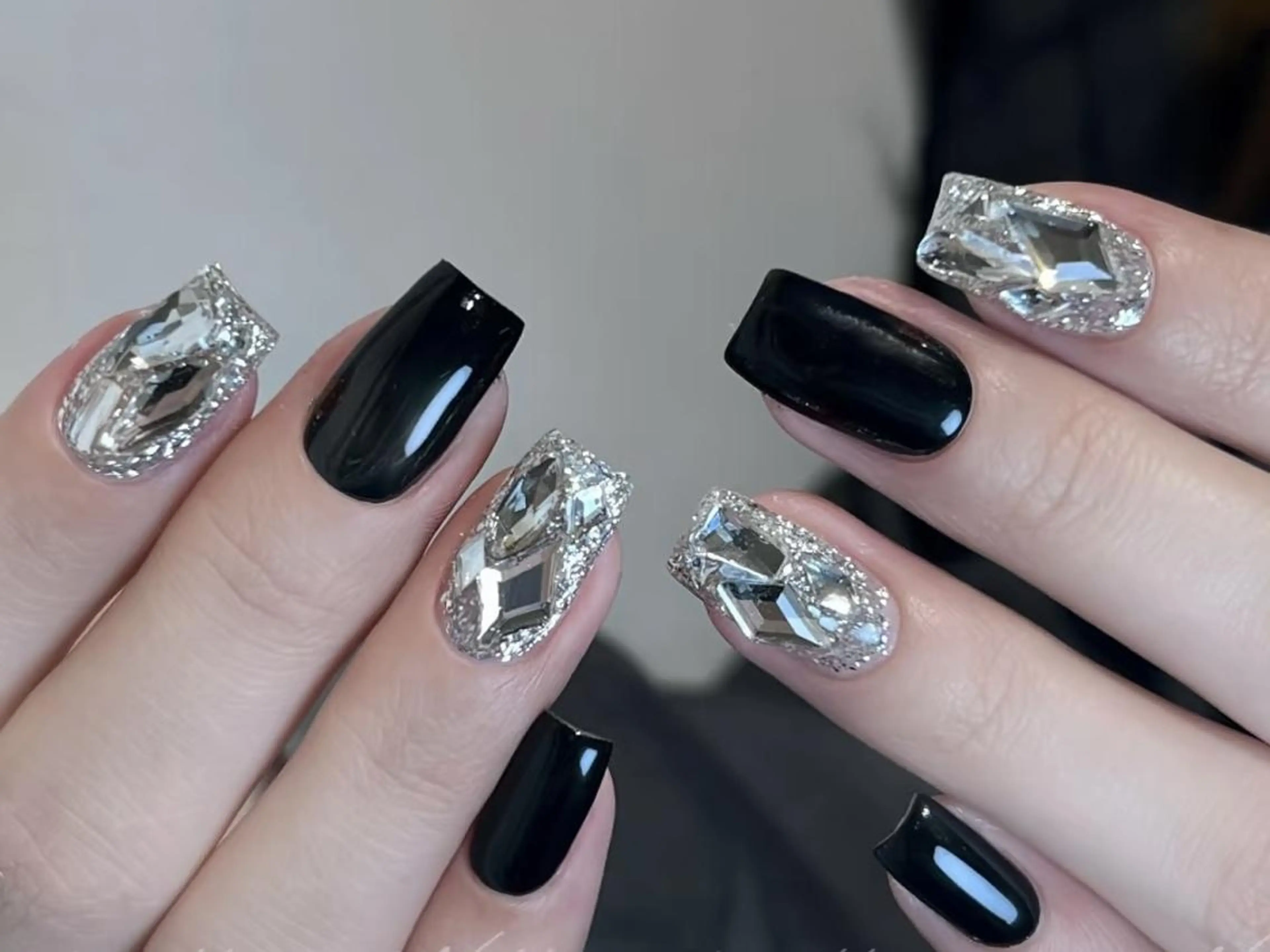 ネイル アニマル柄 ボルドー ブラウン フレンチネイル マグネットネイル haruka 🧸のネイルデザイン