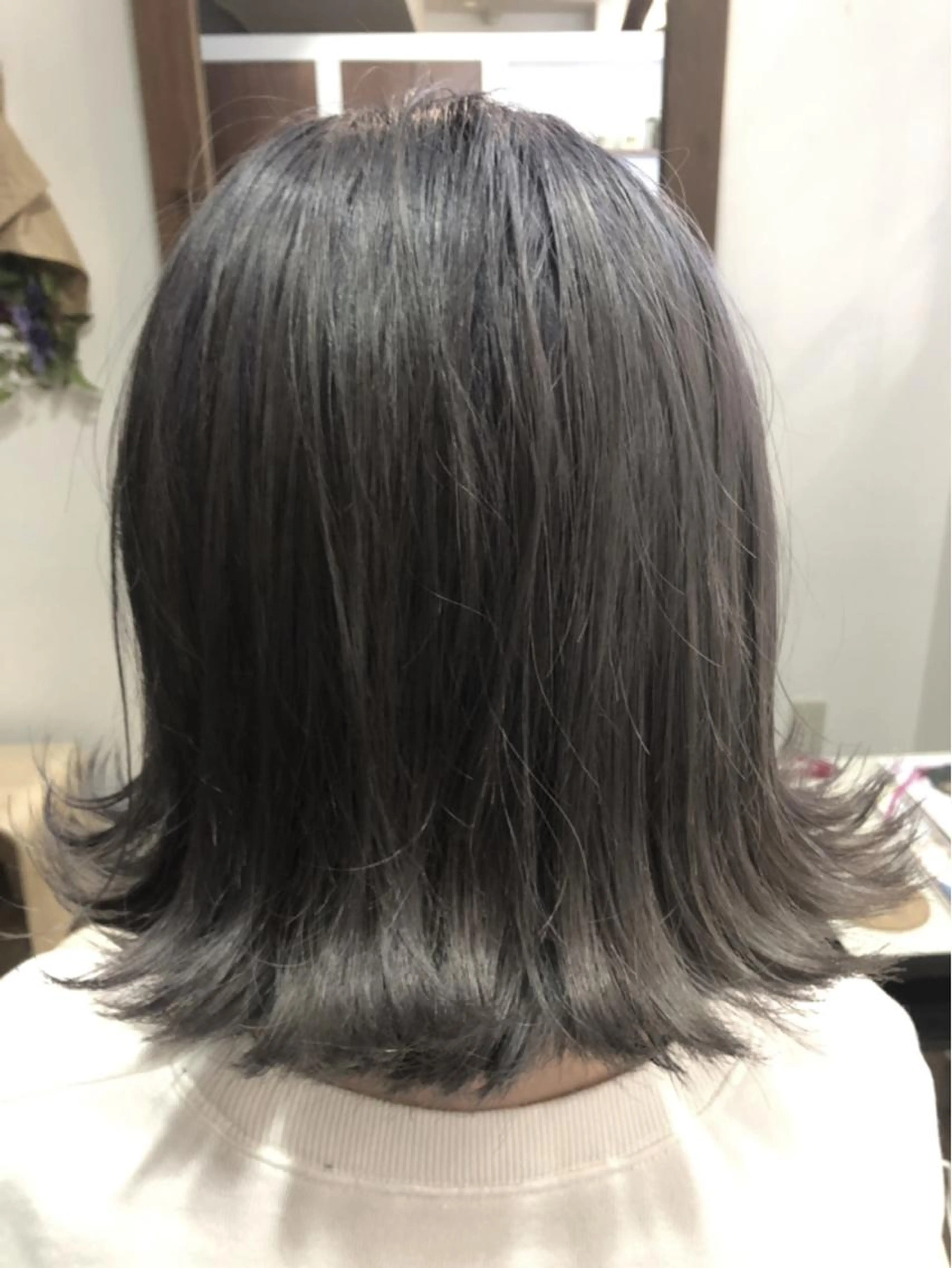 【ホワイト&シルバーカラー】ブリーチし放題&ダブルカラーorグラデーションカラー（肩に付かない長さのショートスタイル）の写真