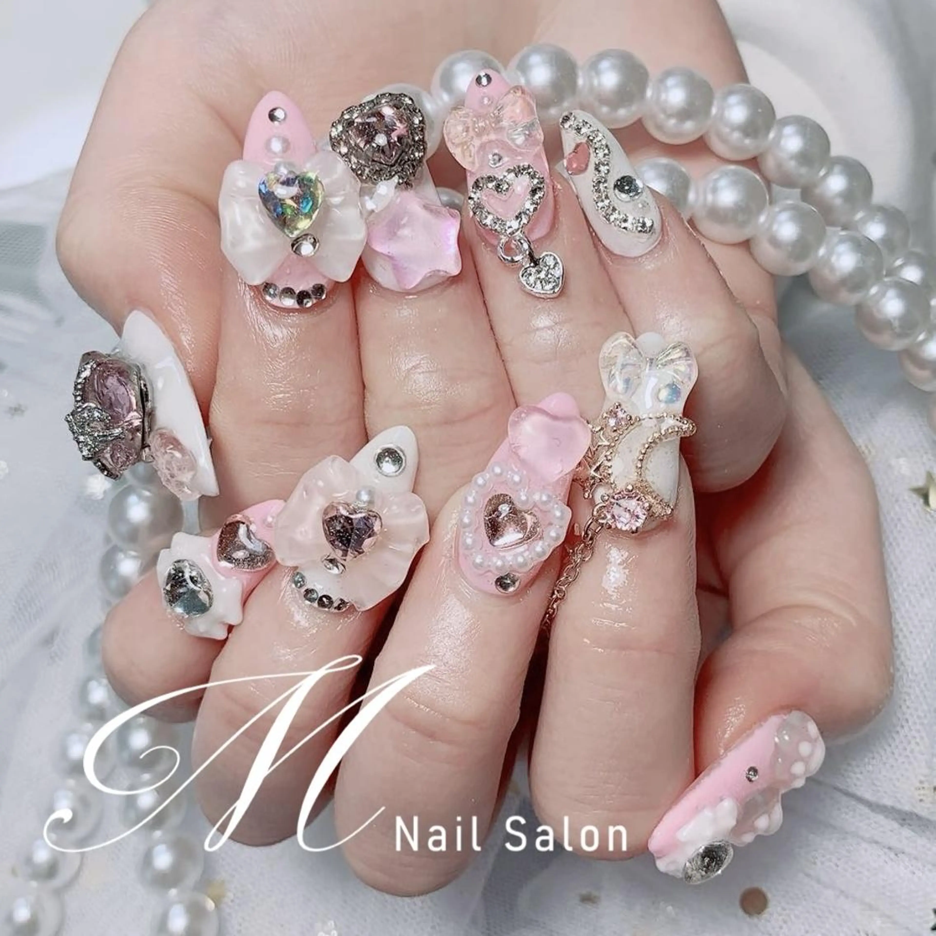 ネイル Mネイル✨パラ取扱店 85%OFF中✨のネイルデザイン