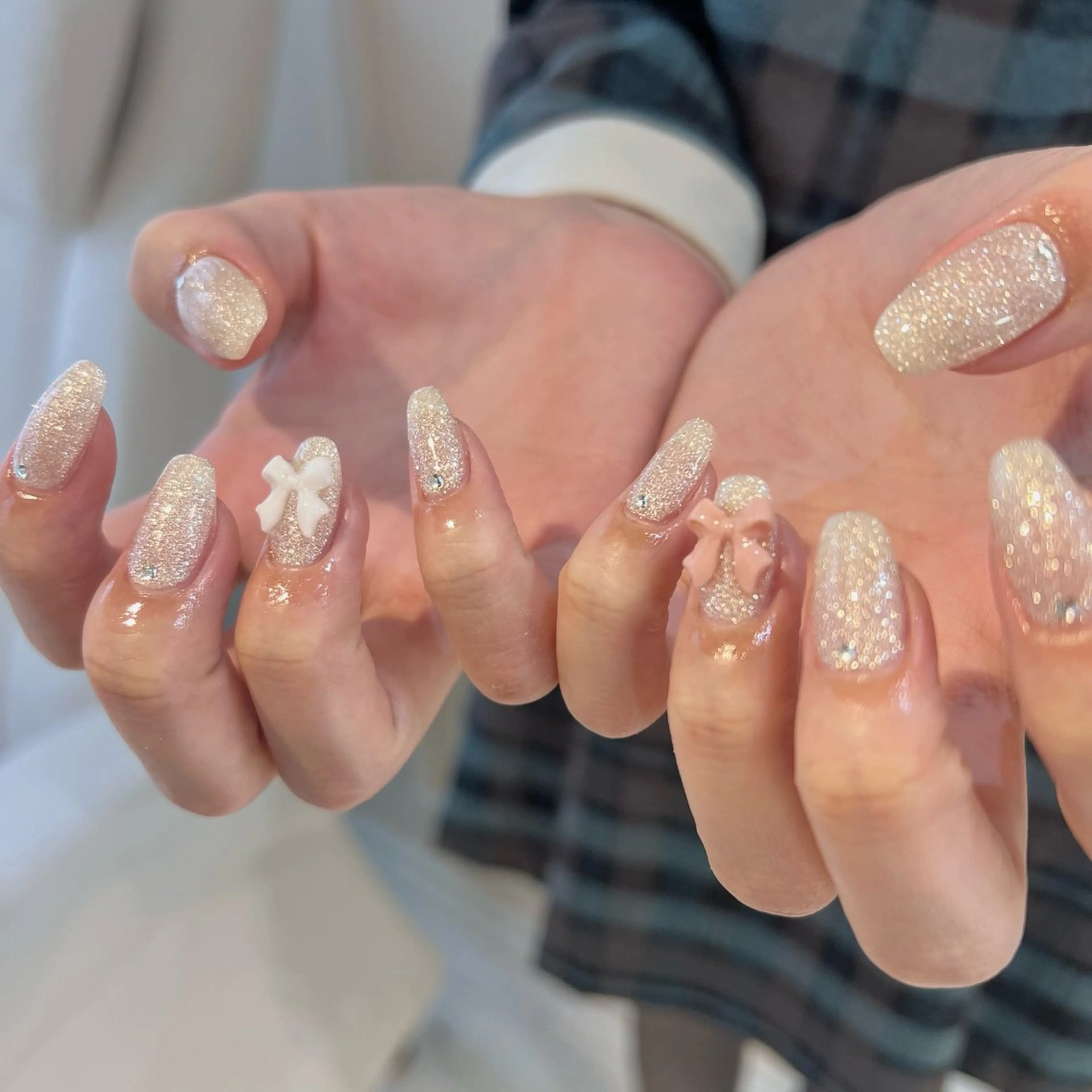 ネイル グラデーション キラキラネイル ラメ(グリッター) ラメグラデーション ワンカラーネイル ハンドネイル 🎀チーク/ちゅるん 🫧chisa🎀のネイルデザイン