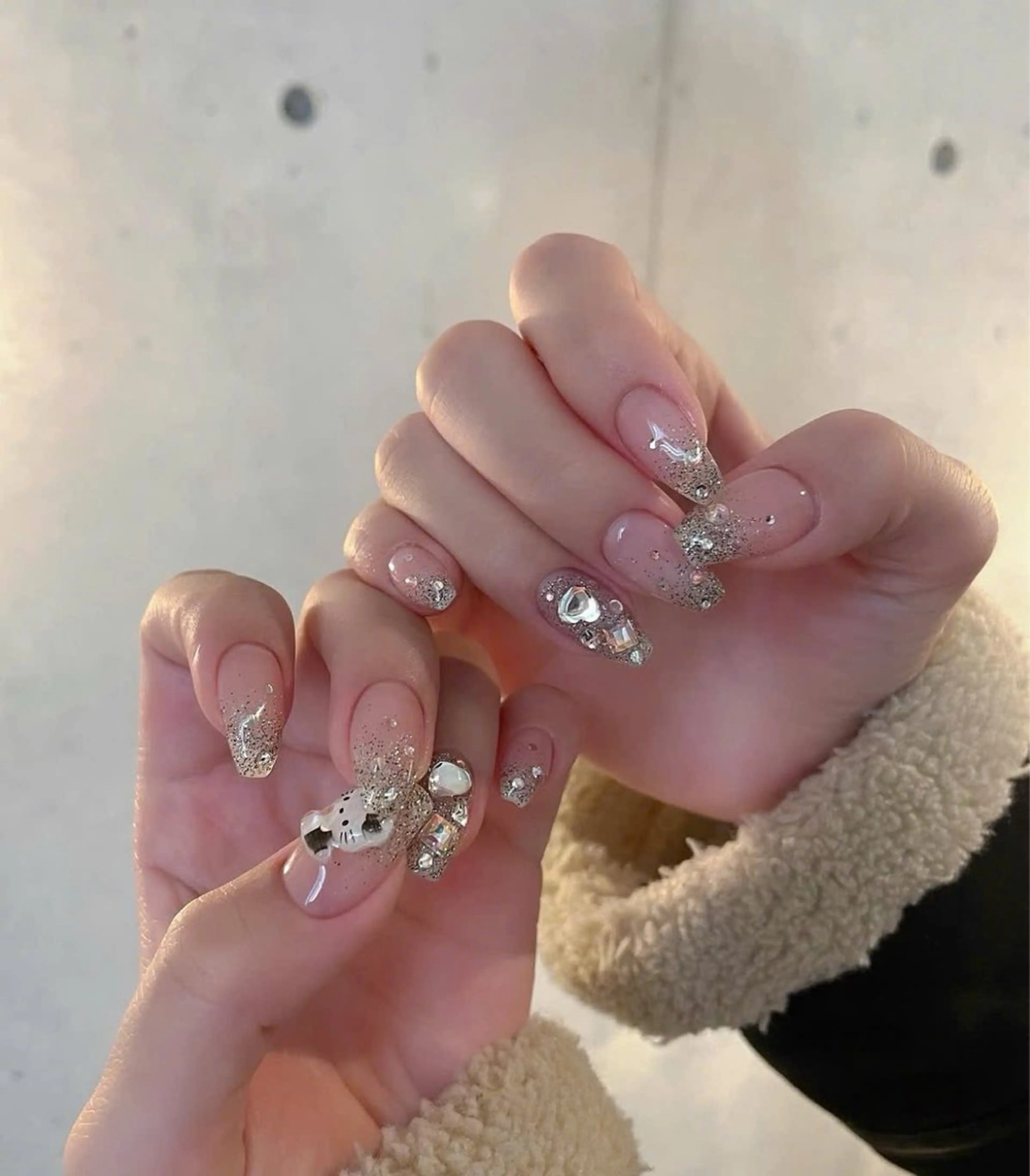 ネイル フラッシュネイル フレンチネイル グラデーション キラキラネイル 韓国ネイル ハンドネイル Lyna Nail のネイルデザイン