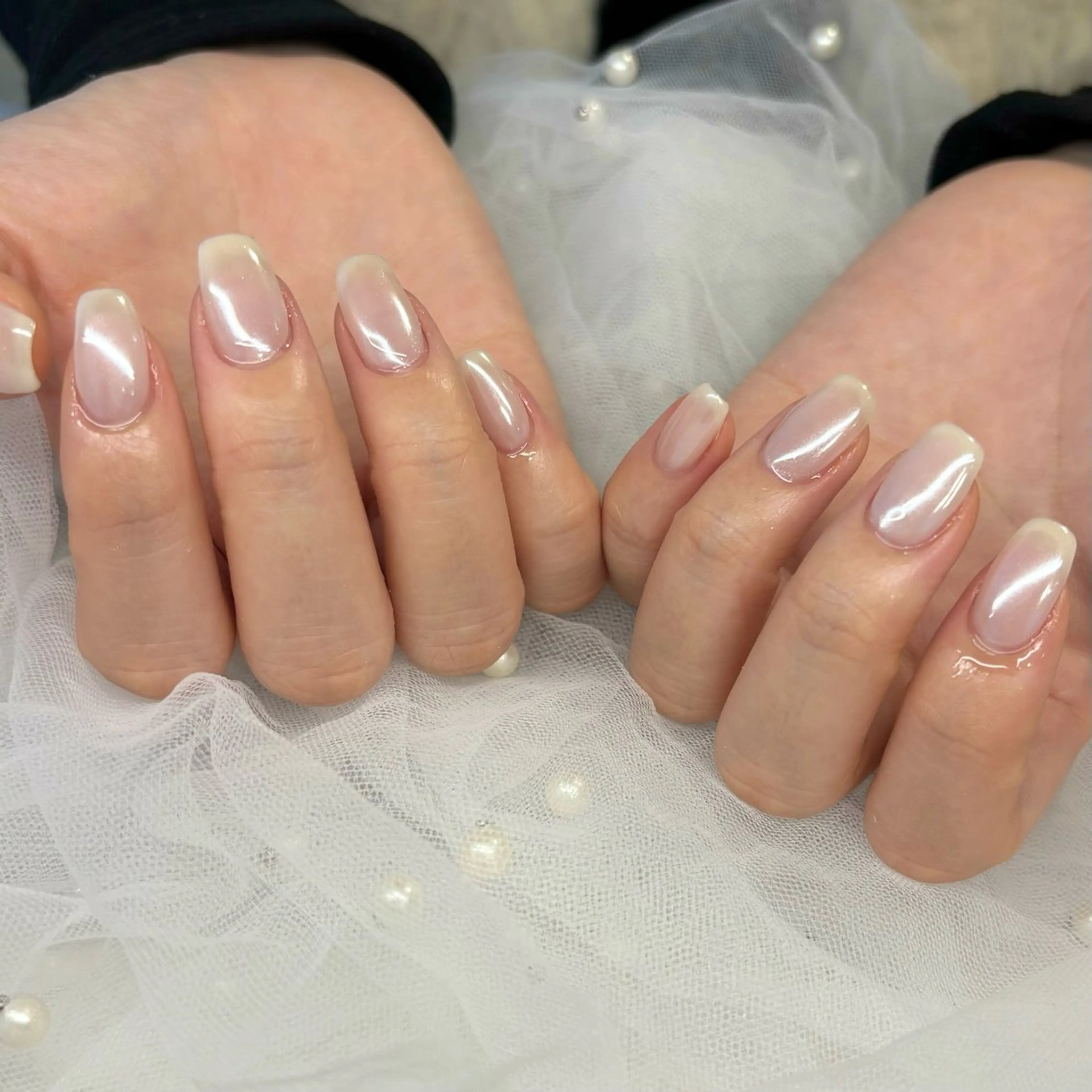 ネイル オーロラネイル ホワイト ハンドネイル 荒巻 めいのネイルデザイン